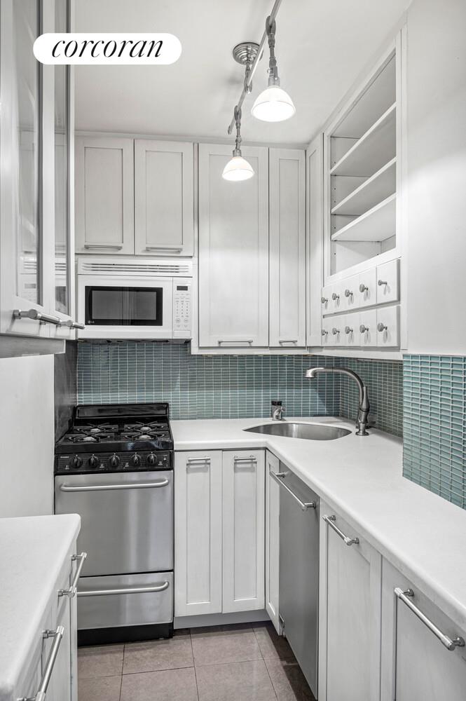 #5 photo, 241 E 76TH Street, Lenox Hill , NY 10021