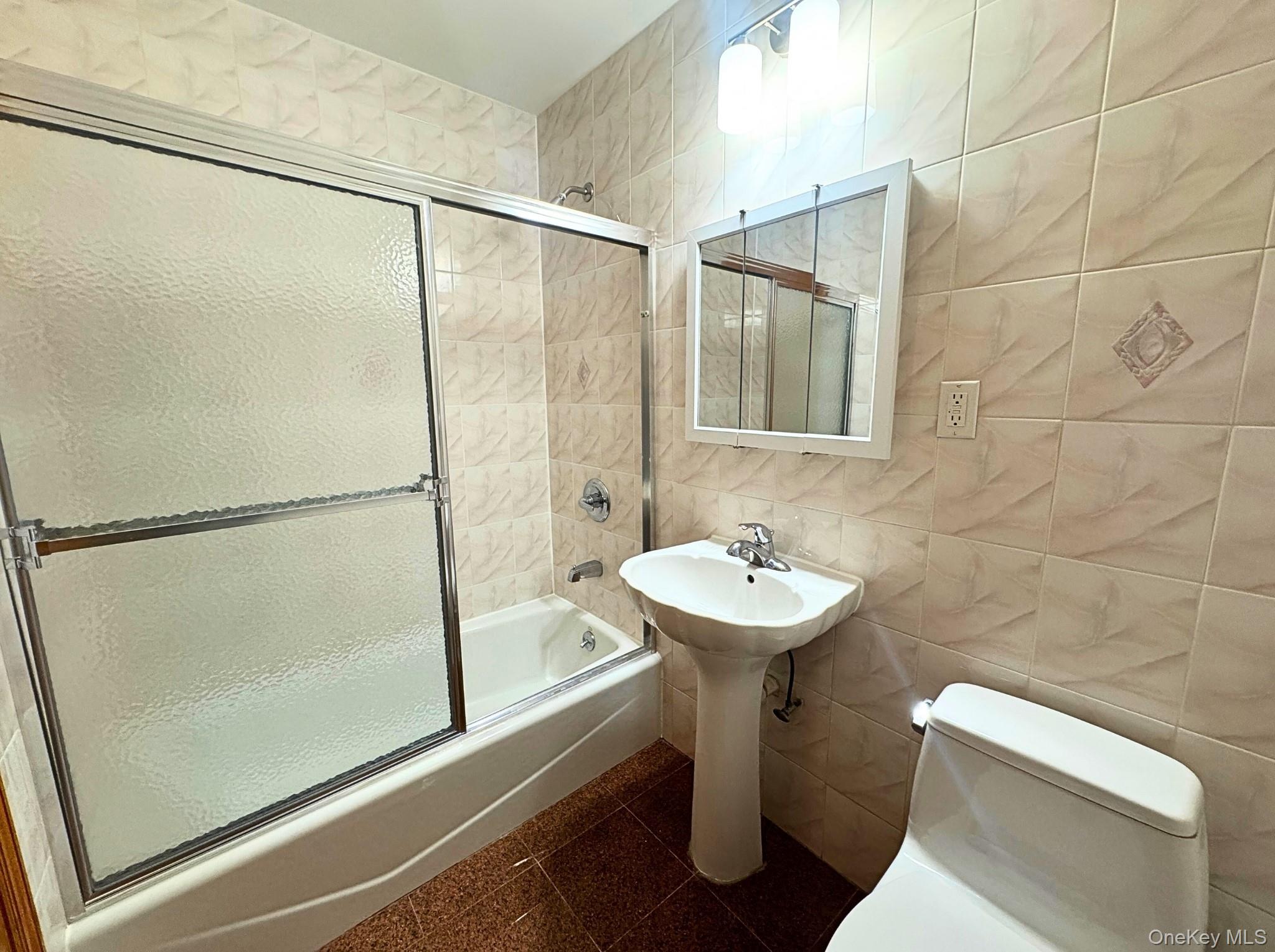 #10 photo, 62-63 Ellwell Crescent, Rego Park , NY 11374