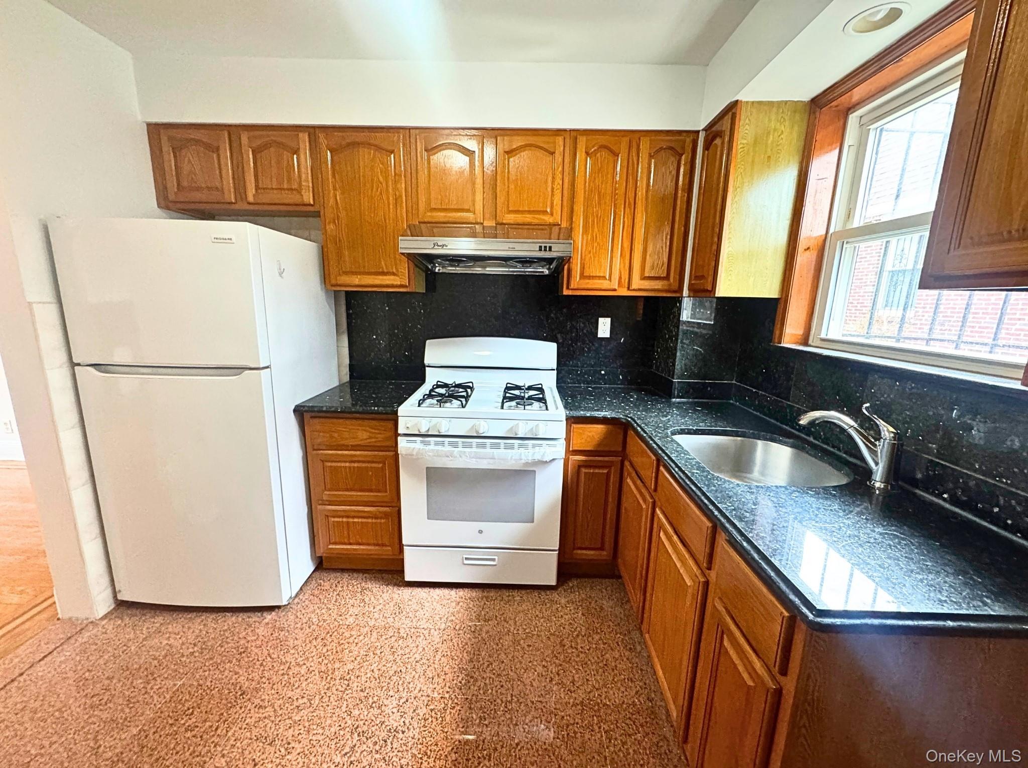 #6 photo, 62-63 Ellwell Crescent, Rego Park , NY 11374