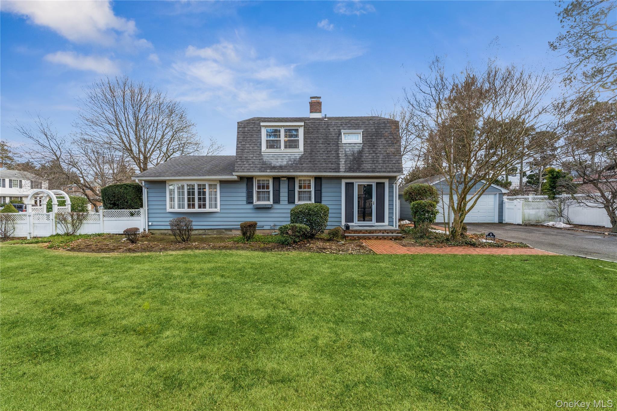 #1 photo, 16 8th Street, 长岛 Carle Place , NY 11514