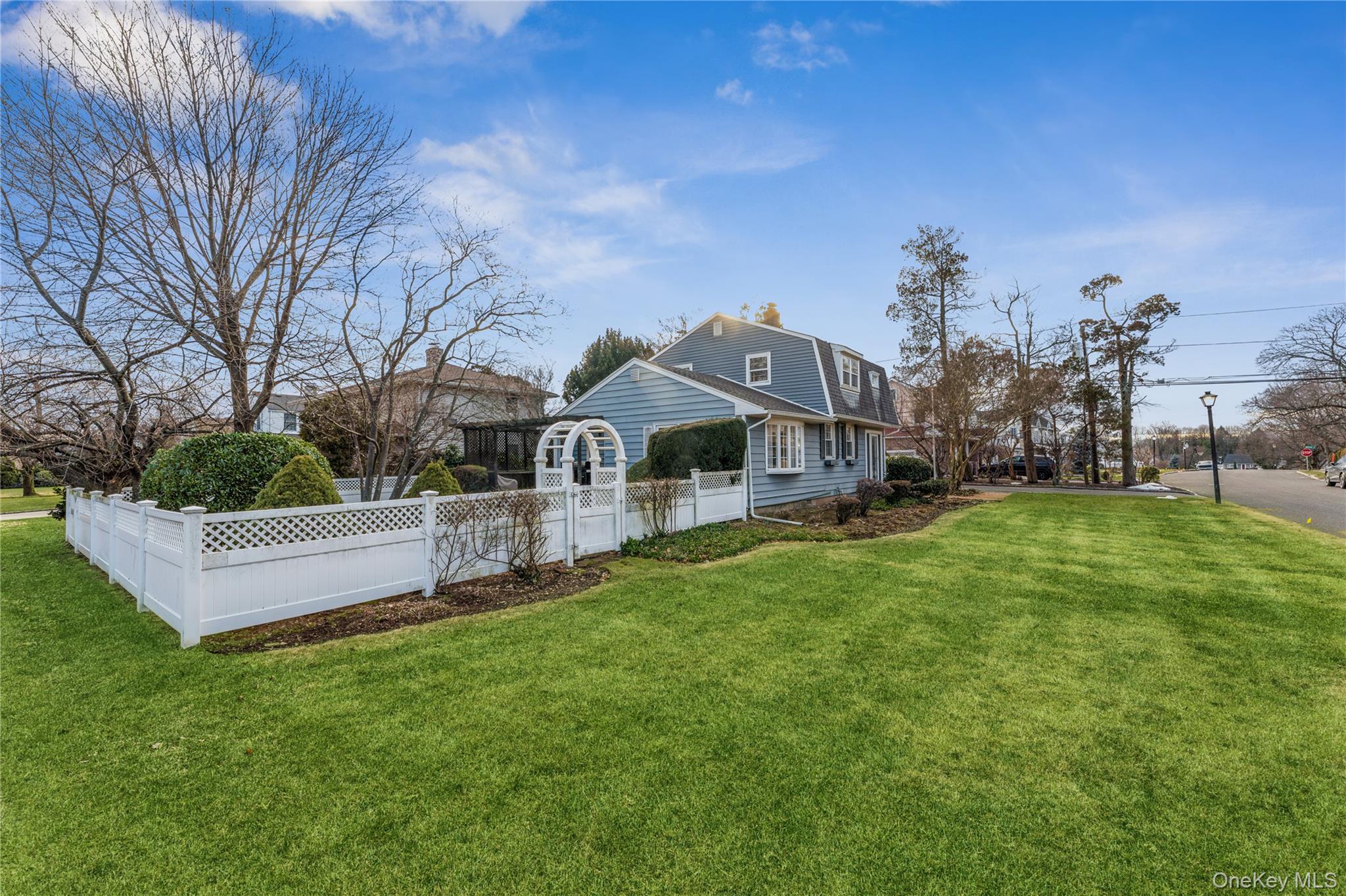 #18 photo, 16 8th Street, 长岛 Carle Place , NY 11514