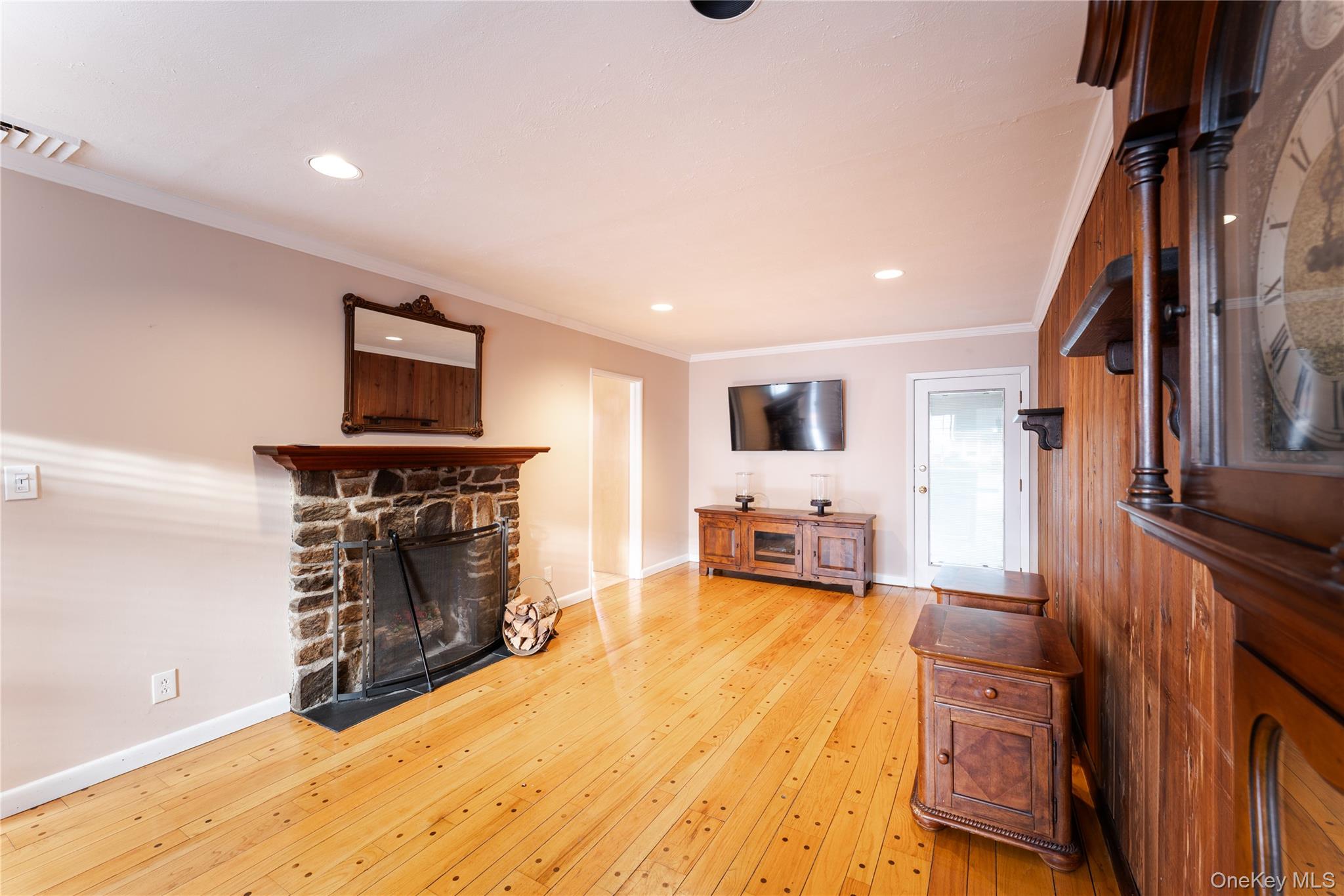 #4 photo, 16 8th Street, 长岛 Carle Place , NY 11514