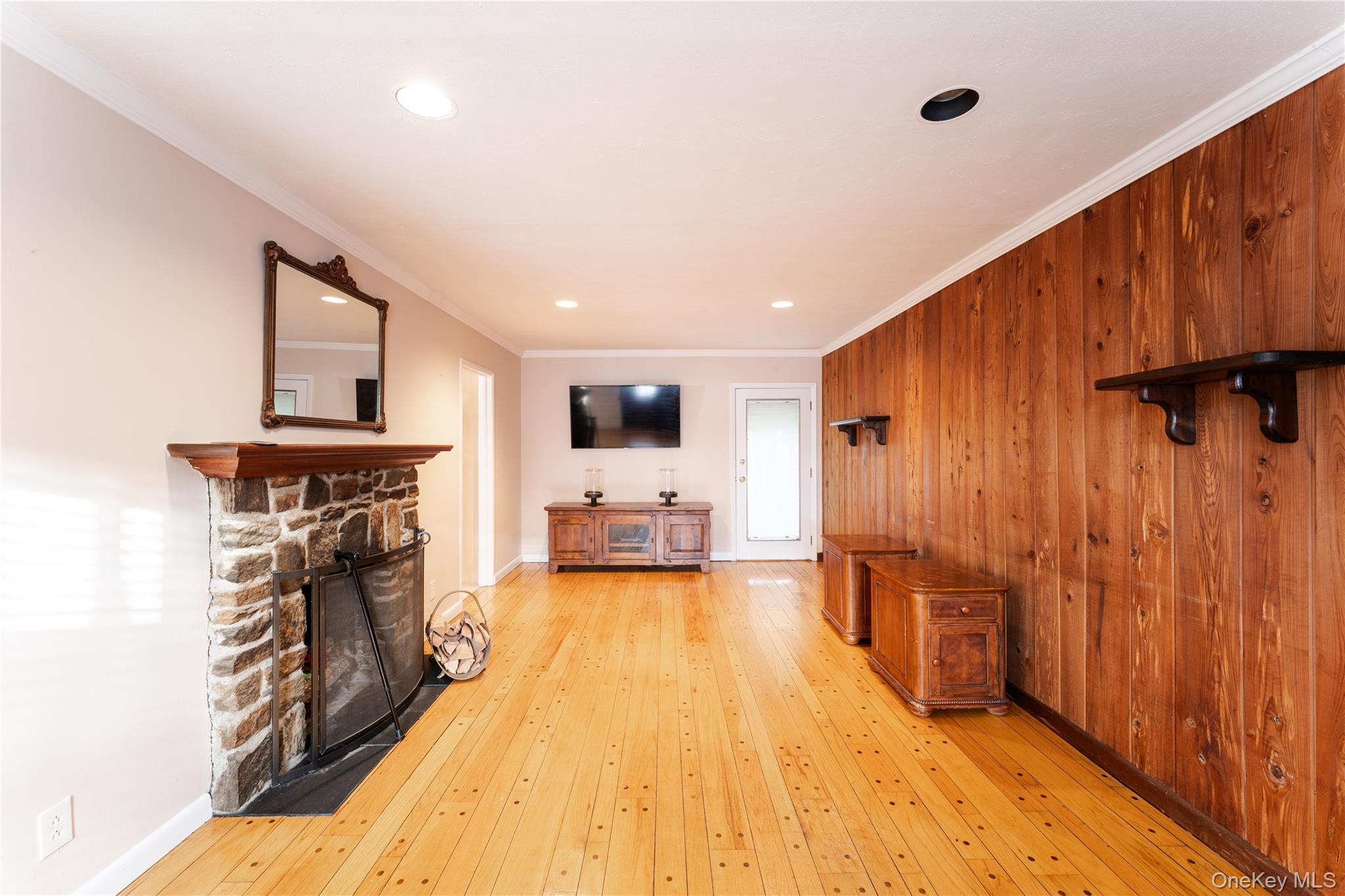 #5 photo, 16 8th Street, 长岛 Carle Place , NY 11514