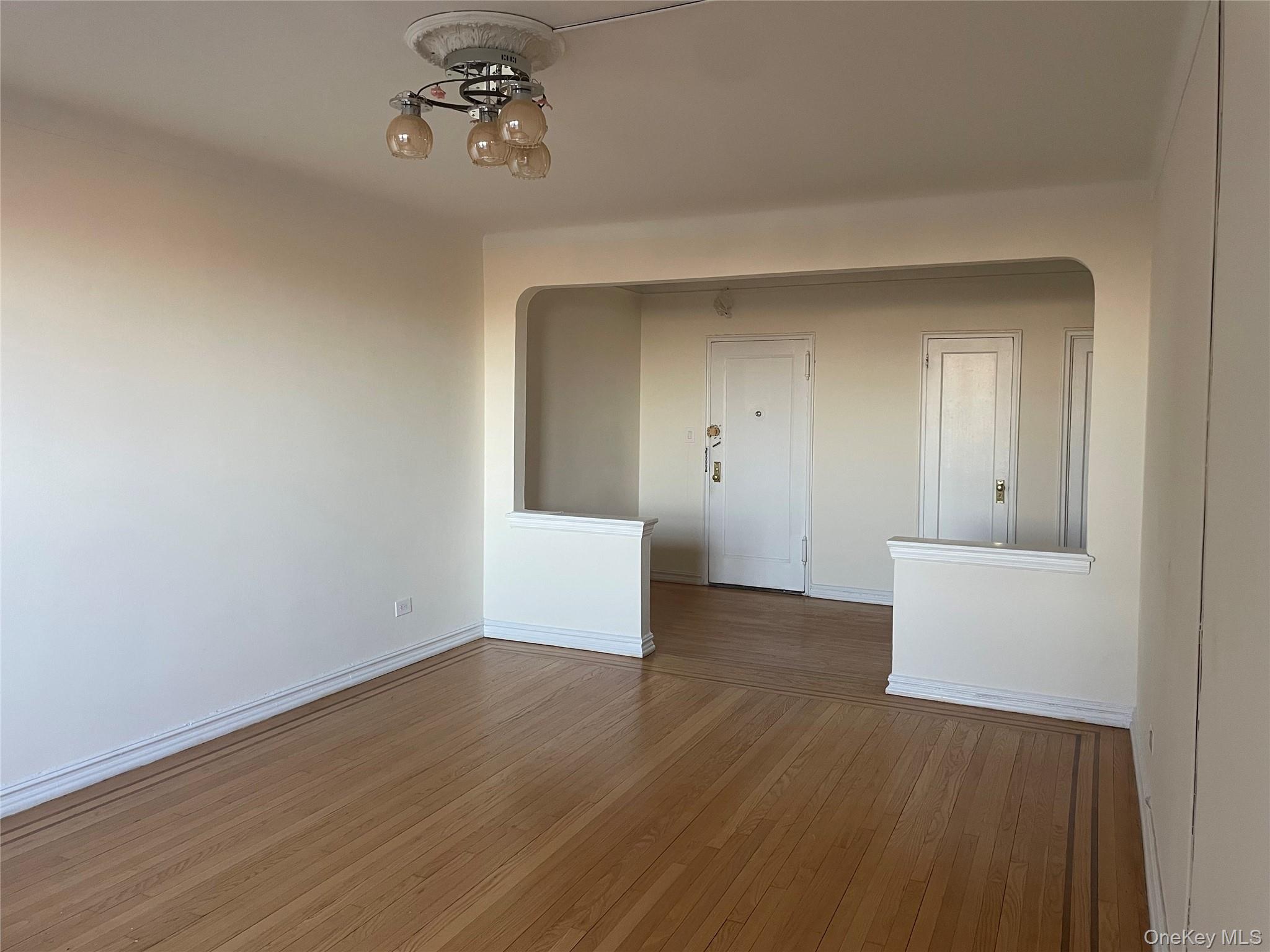 #3 photo, 118-14 83rd Avenue, 뉴욕퀸즈 Kew Gardens , NY 11415