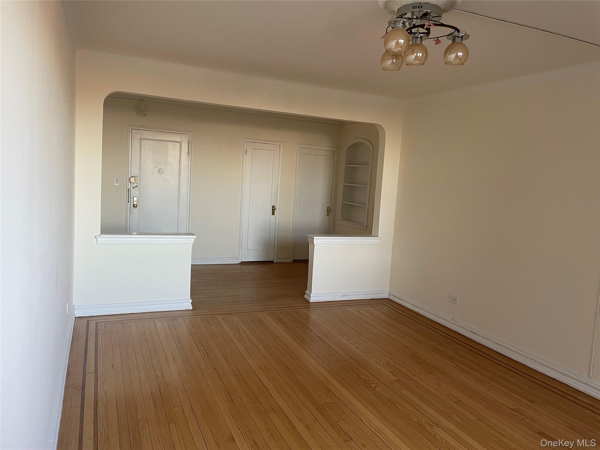 #4 photo, 118-14 83rd Avenue, 뉴욕퀸즈 Kew Gardens , NY 11415