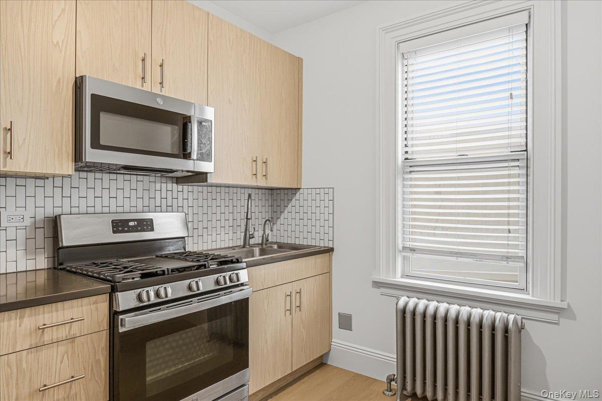 #13 photo, 6034 Linden Street, Куинс ‖ Ridgewood , NY 11385