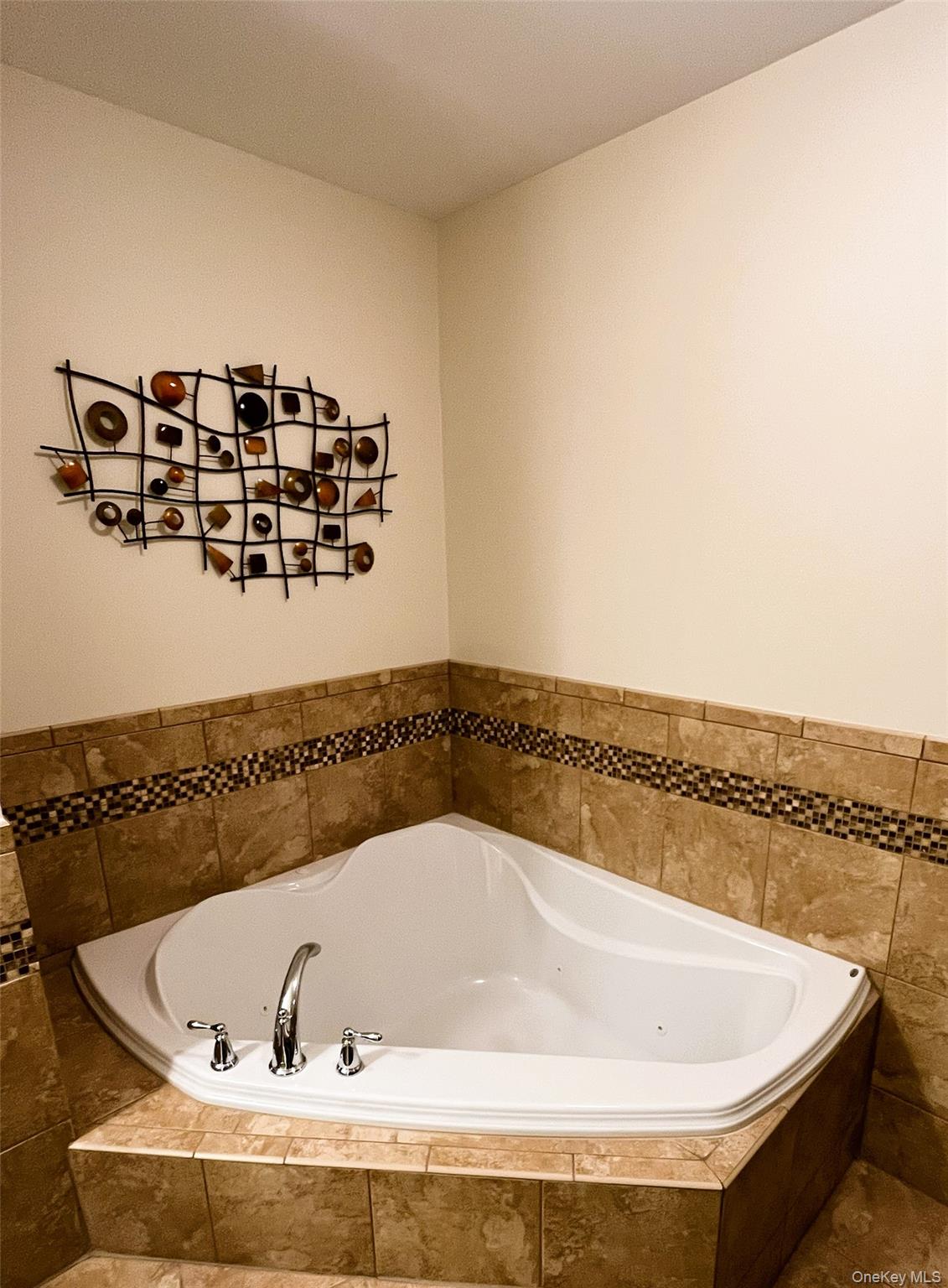 #18 photo, 566 Birchwood Park Drive, Middle Island , NY 11953