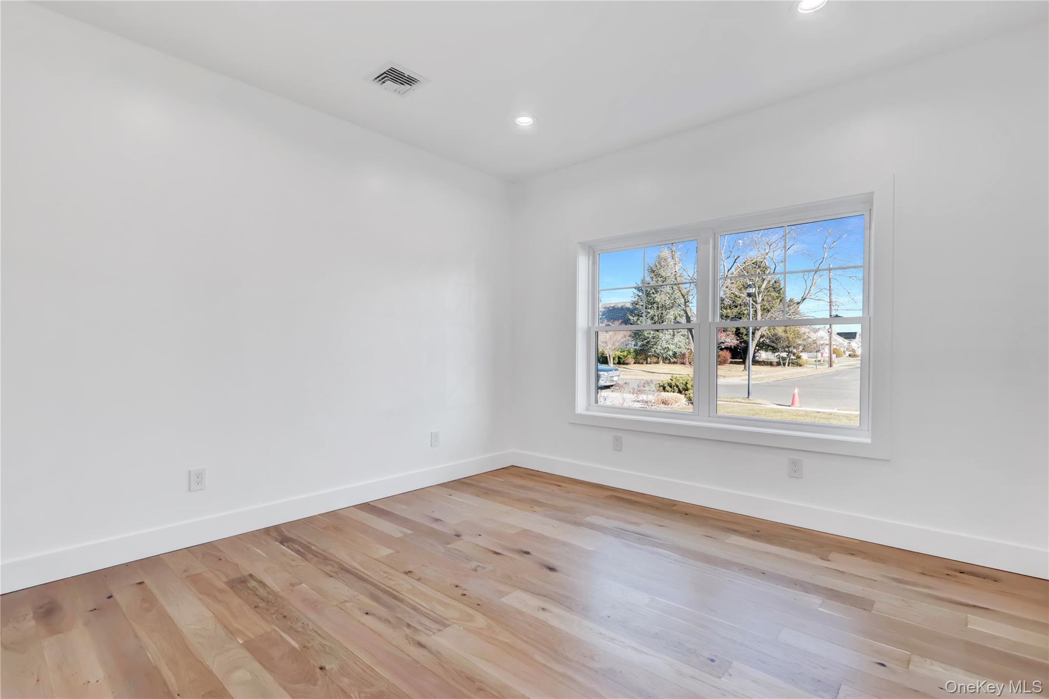 #16 photo, 12 Dahlia Lane, Wantagh , NY 11793