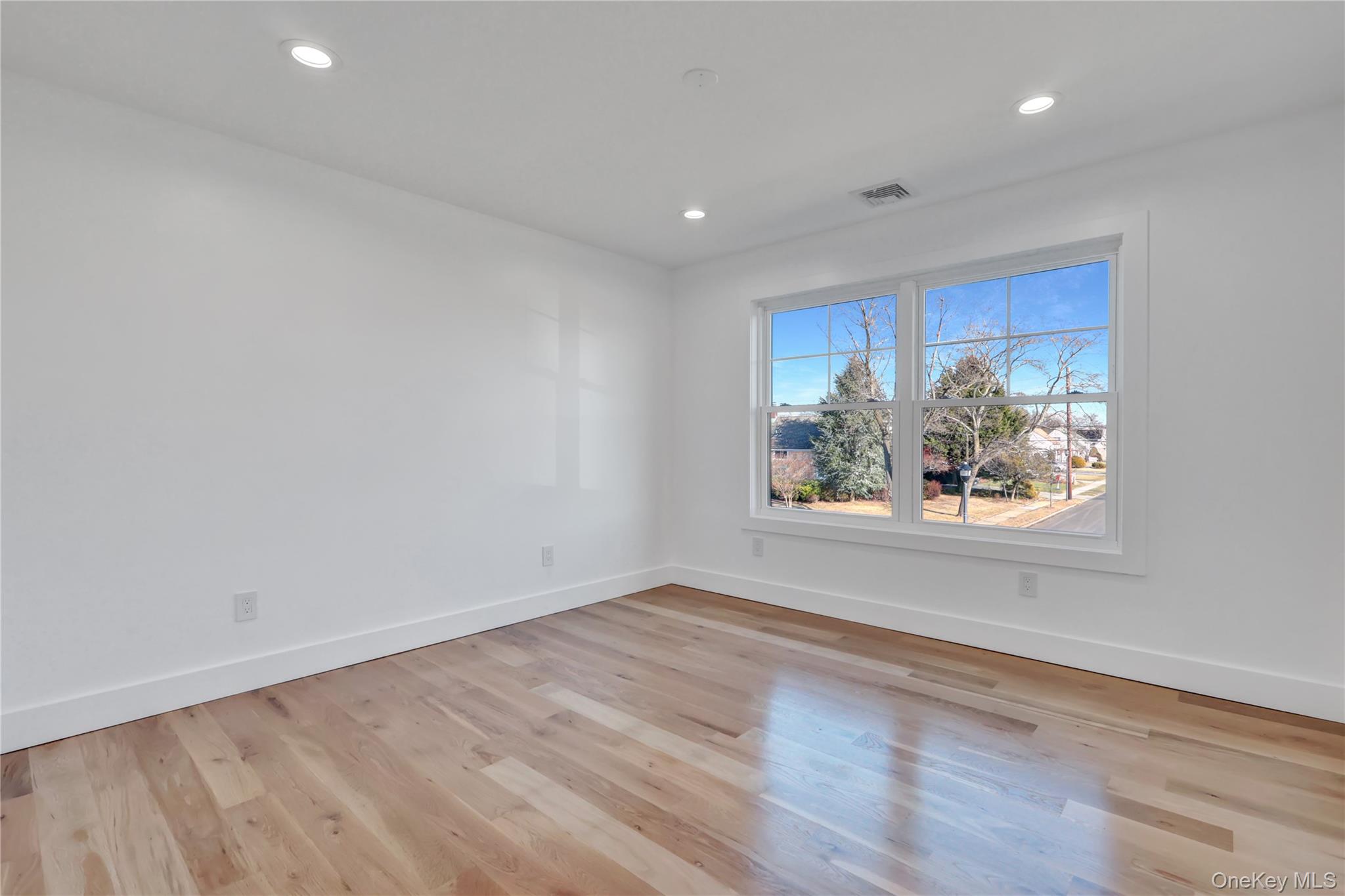 #20 photo, 12 Dahlia Lane, Wantagh , NY 11793