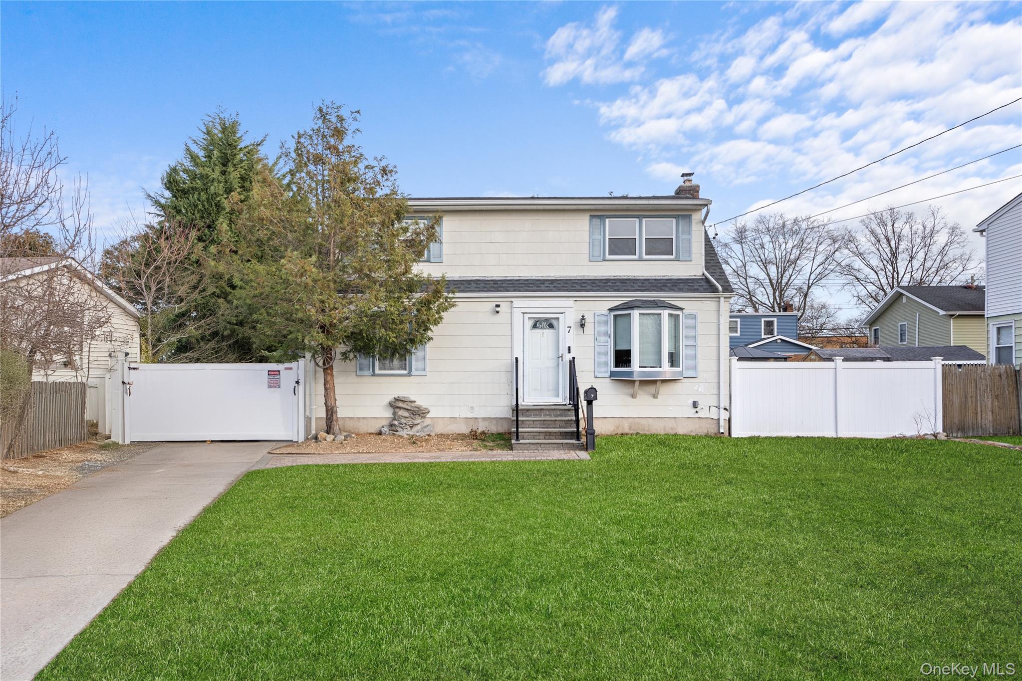 #1 photo, 7 East Court, Bethpage , NY 11714