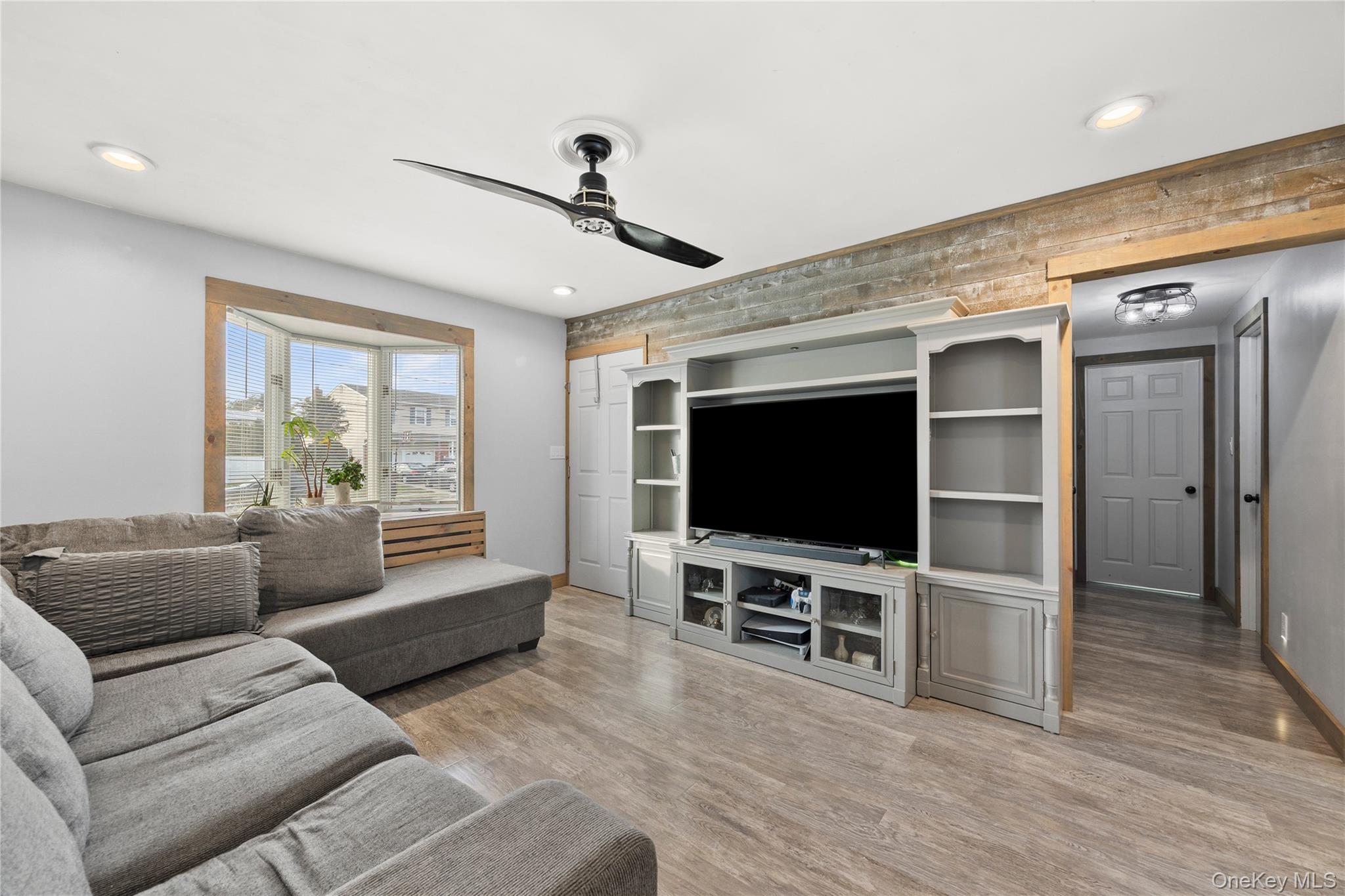 #4 photo, 7 East Court, Bethpage , NY 11714