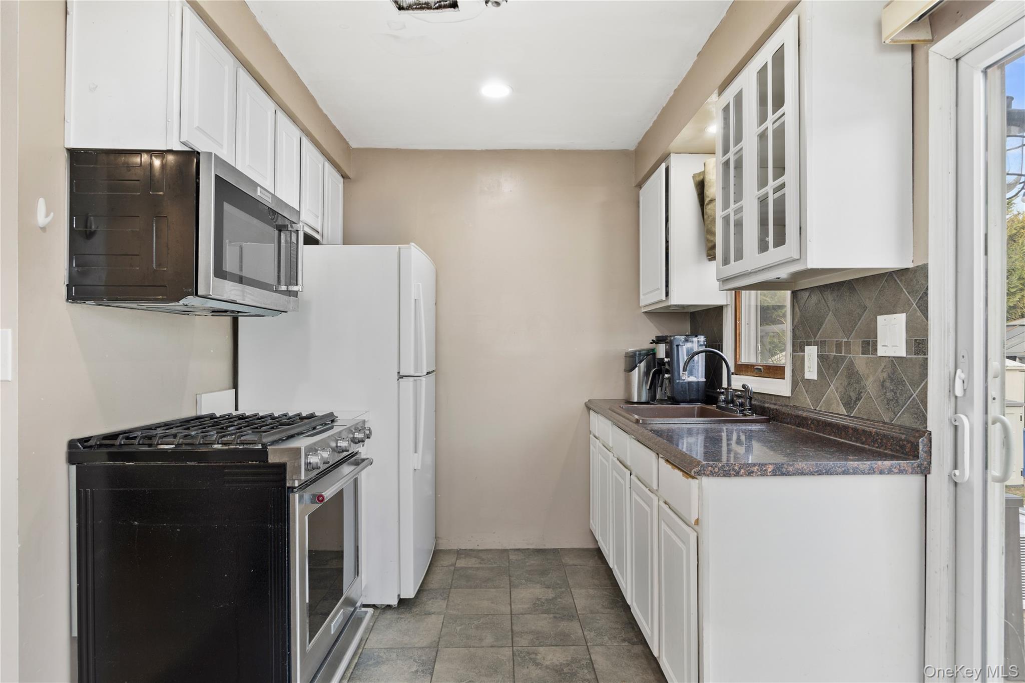 #7 photo, 7 East Court, Bethpage , NY 11714