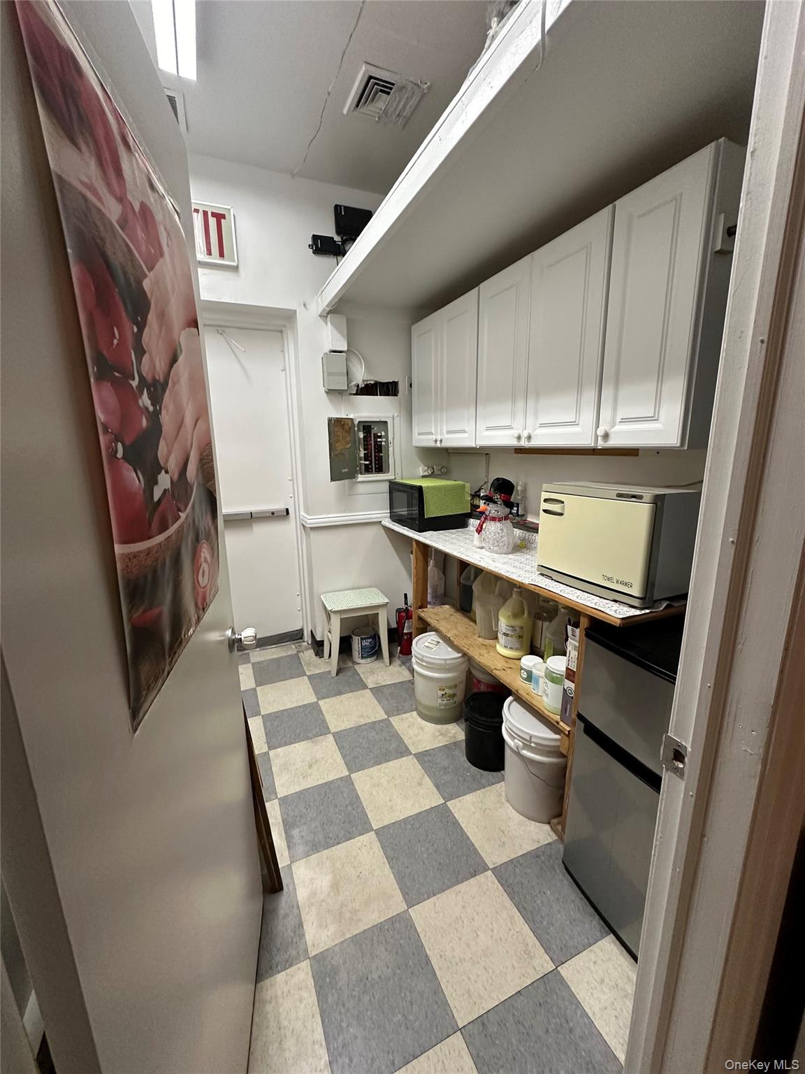 #11 photo, 120 Jackson Avenue, Syosset , NY 11791