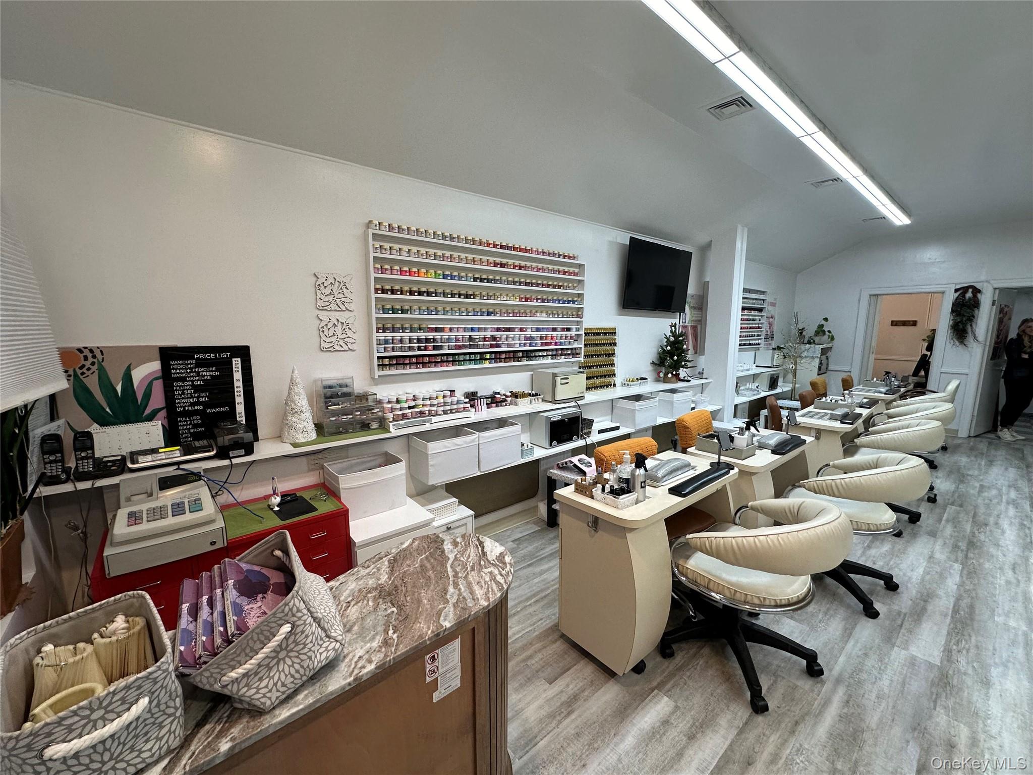 #3 photo, 120 Jackson Avenue, Syosset , NY 11791