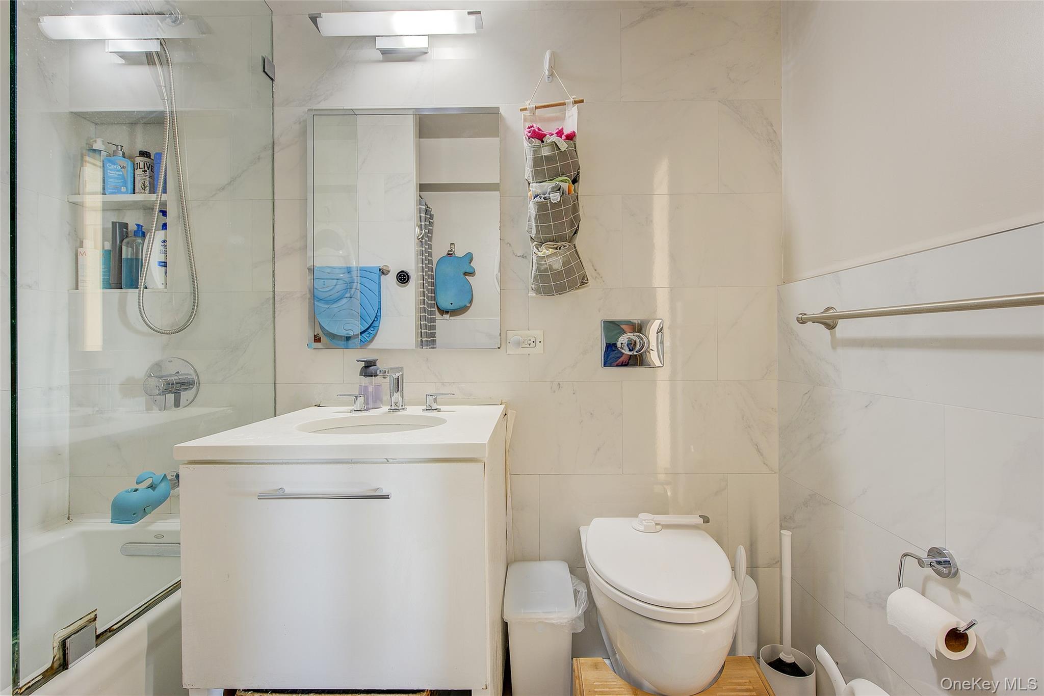 #18 photo, 107-40 Queens Boulevard, Forest Hills , NY 11375