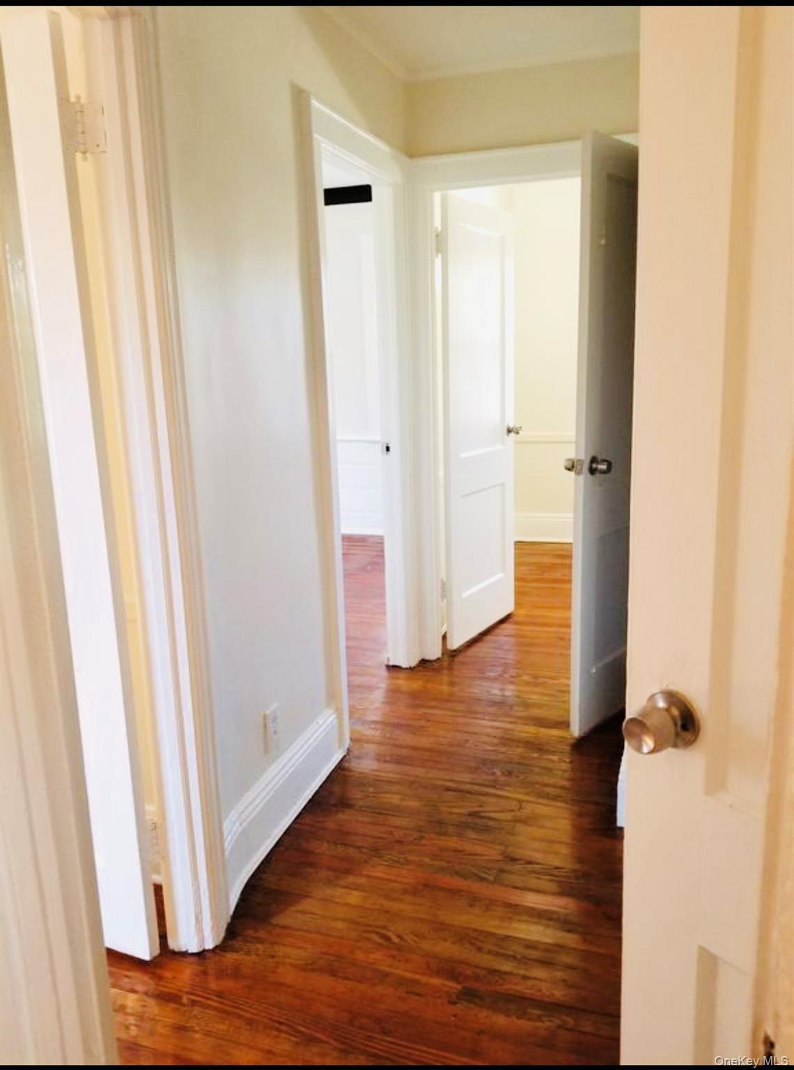 #11 photo, 19022 111th Road, קווינס Saint Albans , NY 11412