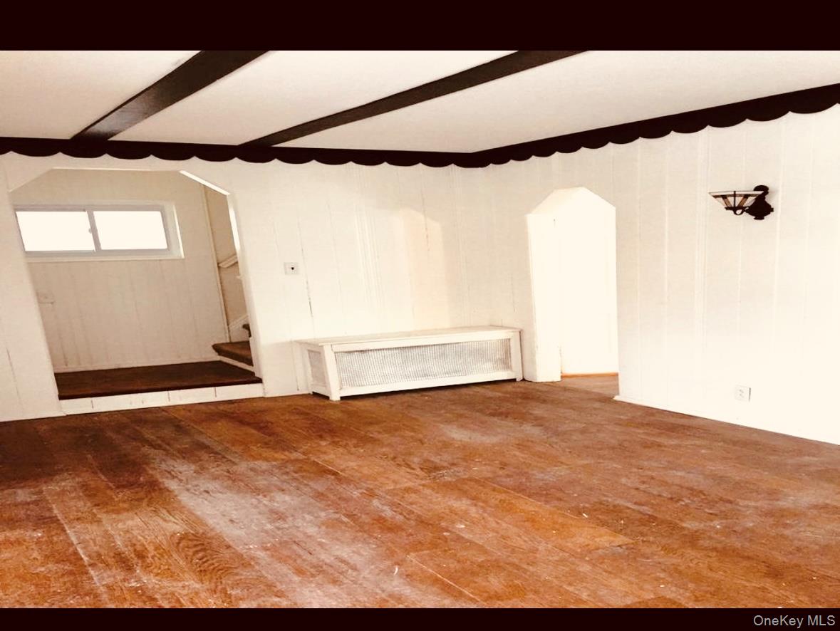 #6 photo, 19022 111th Road, קווינס Saint Albans , NY 11412