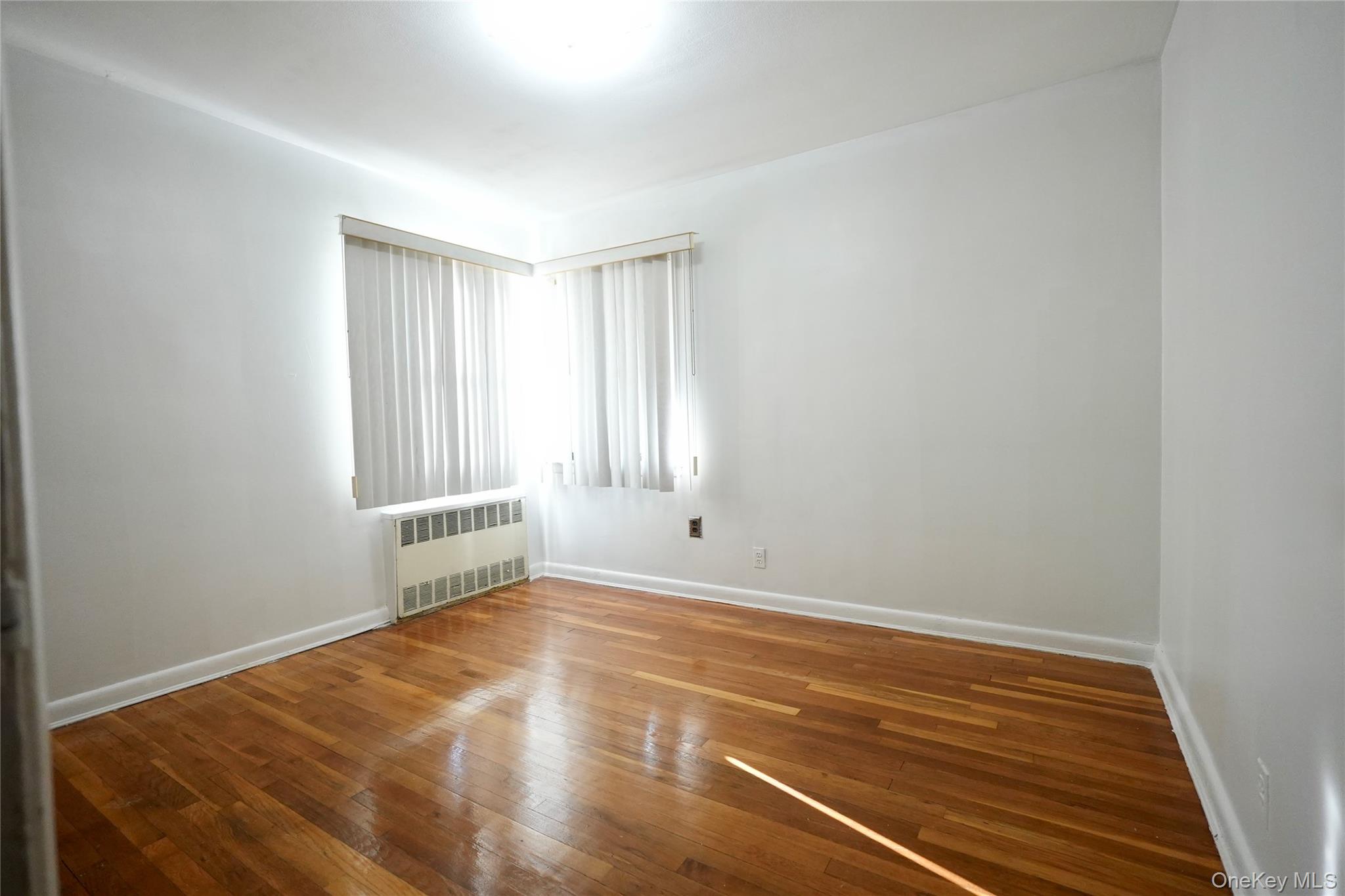 #8 photo, 130-04 130th Street, קווינס South Ozone Park , NY 11420