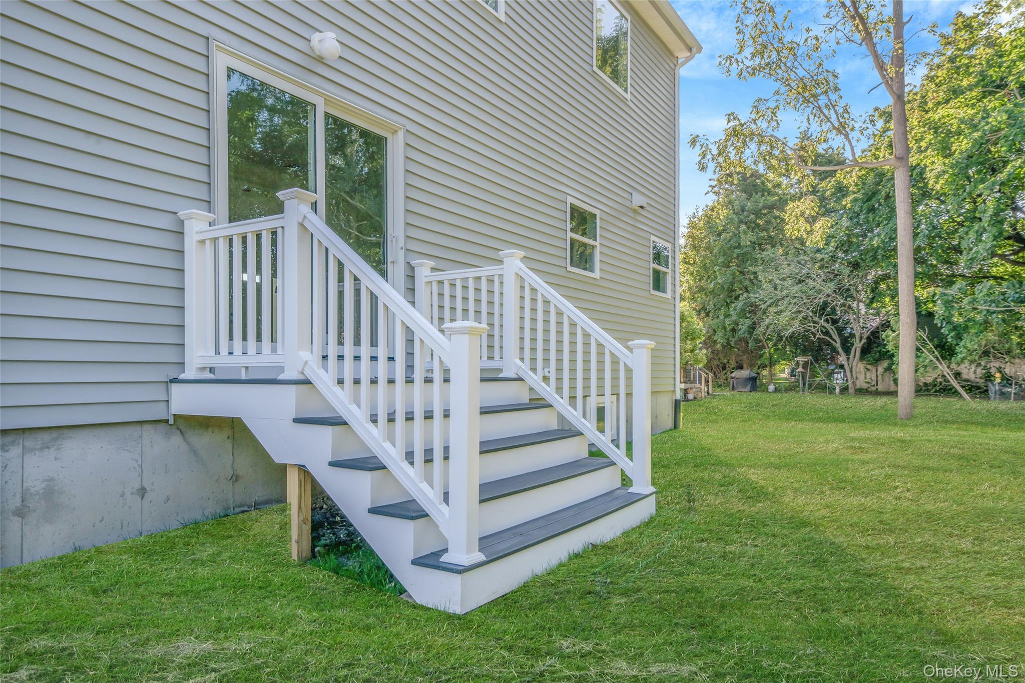 #8 photo, 817 Pondview Road, מחוז סאפוק Riverhead , NY 11901