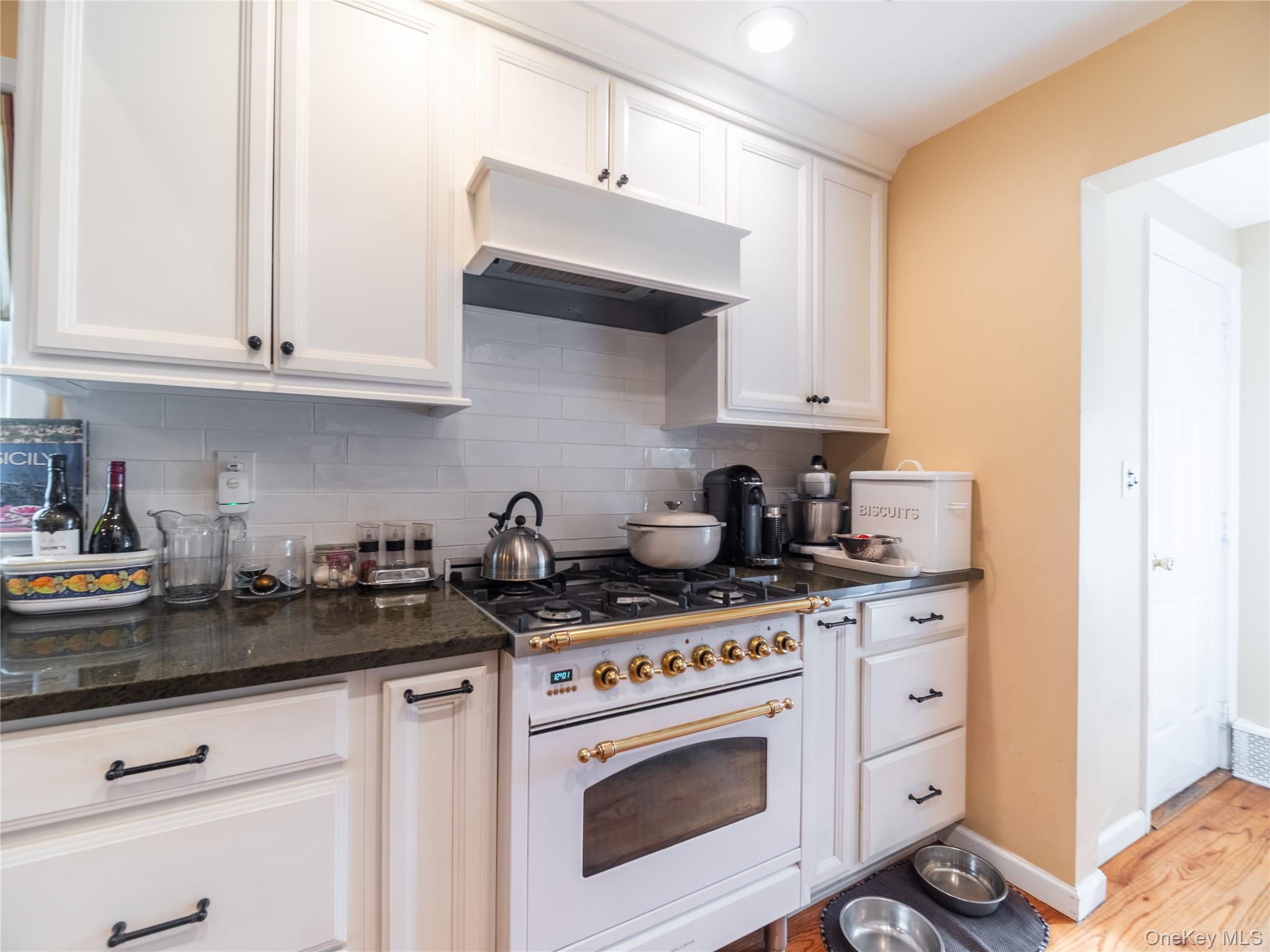 #11 photo, 8 Ridgeland Terrace, Rye , NY 10580