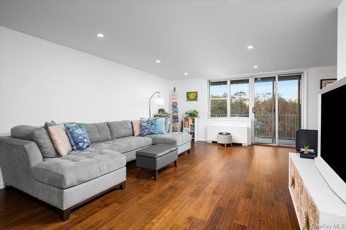 #4 photo, 499 N Broadway, White Plains , NY 10603