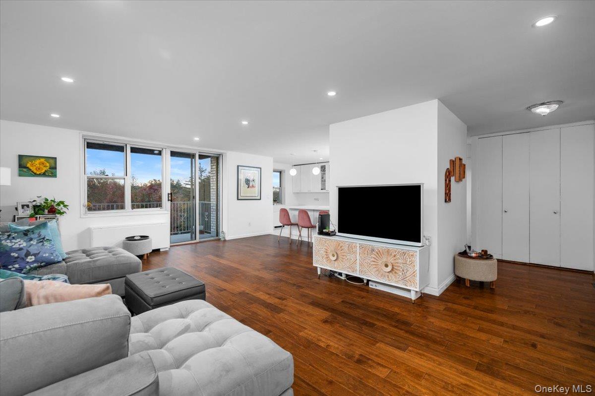 #5 photo, 499 N Broadway, White Plains , NY 10603