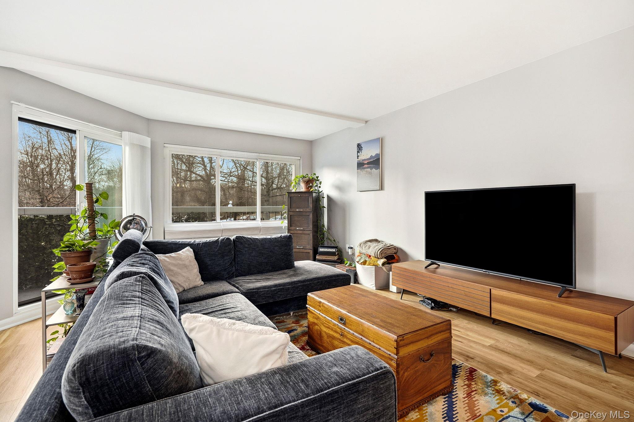 #11 photo, 100 High Point Drive, Hartsdale , NY 10530