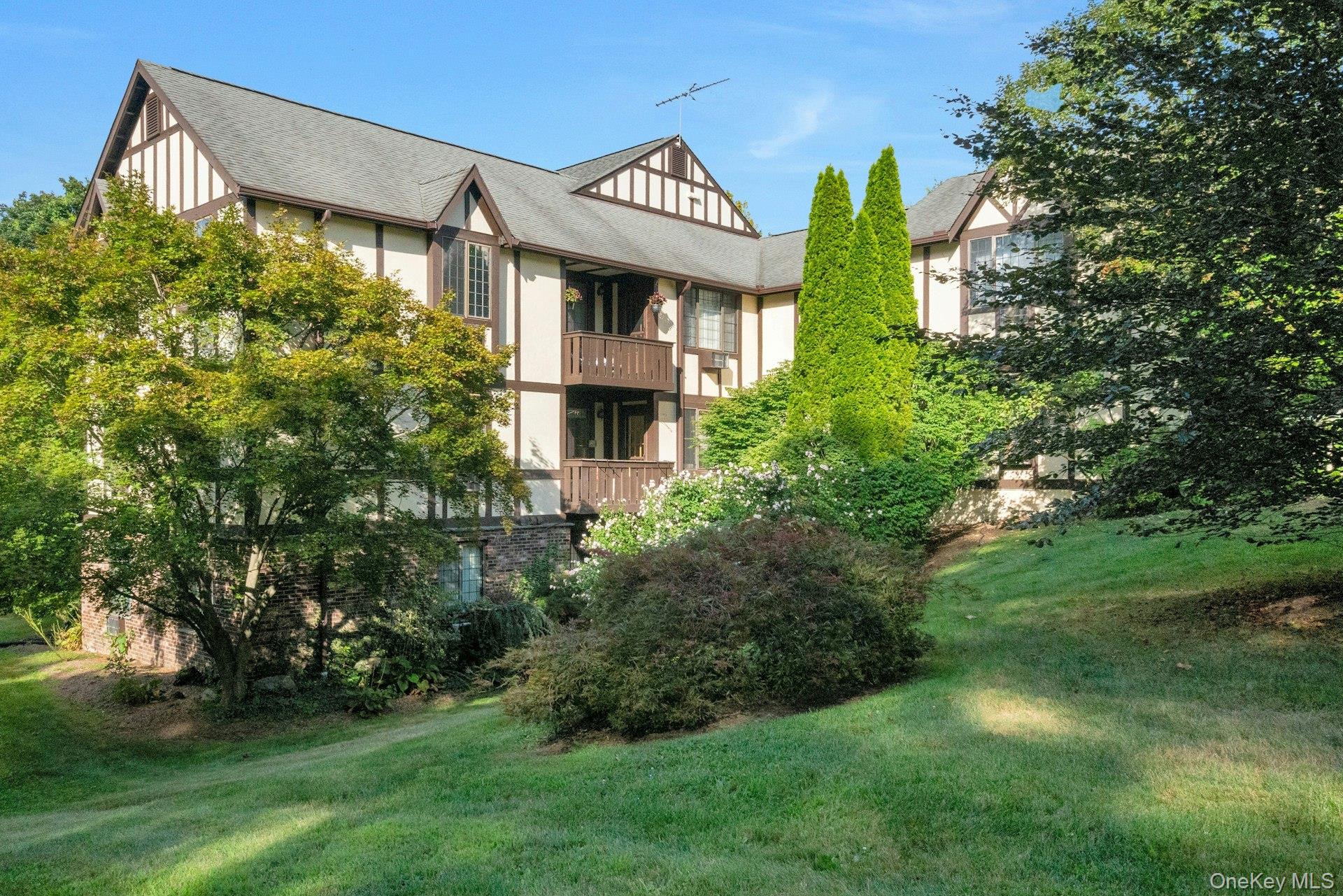 #2 photo, 60 Foxwood Drive, Pleasantville , NY 10570