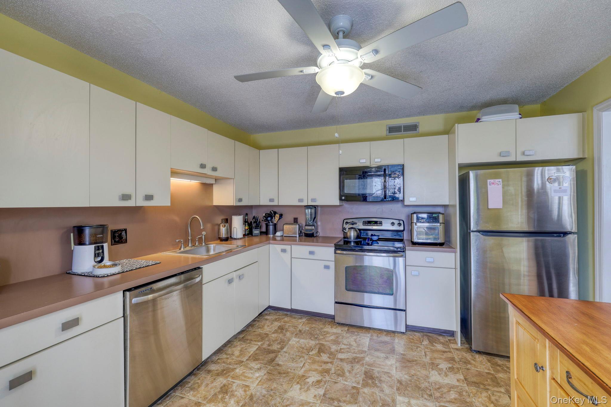 #12 photo, 537 Heritage Hills, Somers , NY 10589