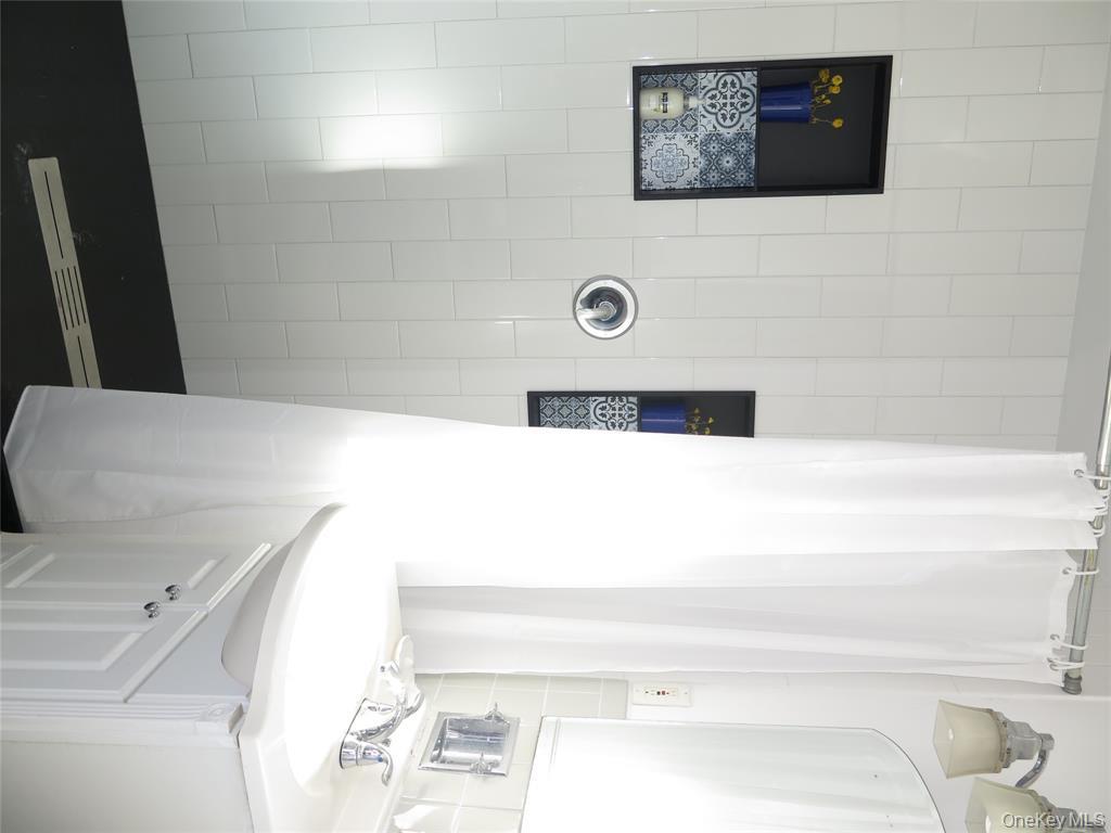 #10 photo, 25 Winchester Oval, New Rochelle , NY 10805