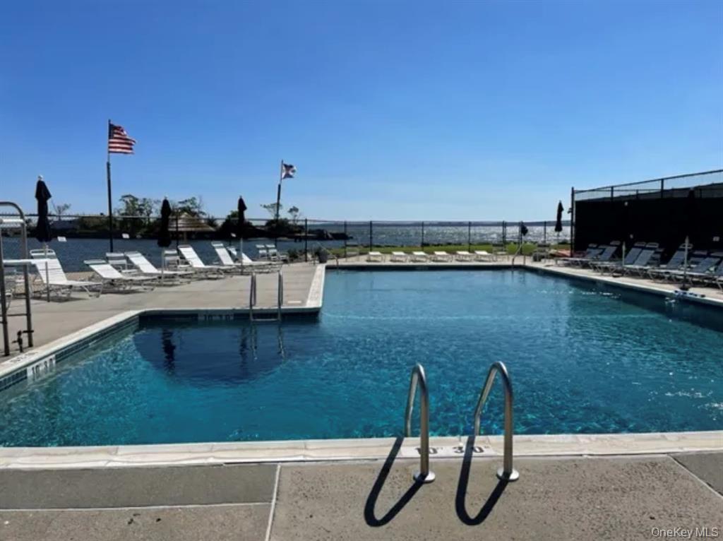 #16 photo, 25 Winchester Oval, New Rochelle , NY 10805