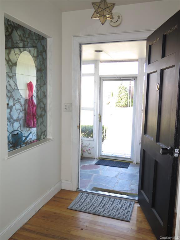 #3 photo, 25 Winchester Oval, New Rochelle , NY 10805