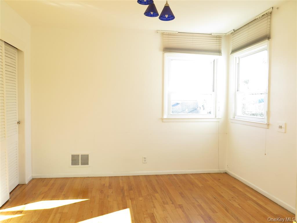 #9 photo, 25 Winchester Oval, New Rochelle , NY 10805