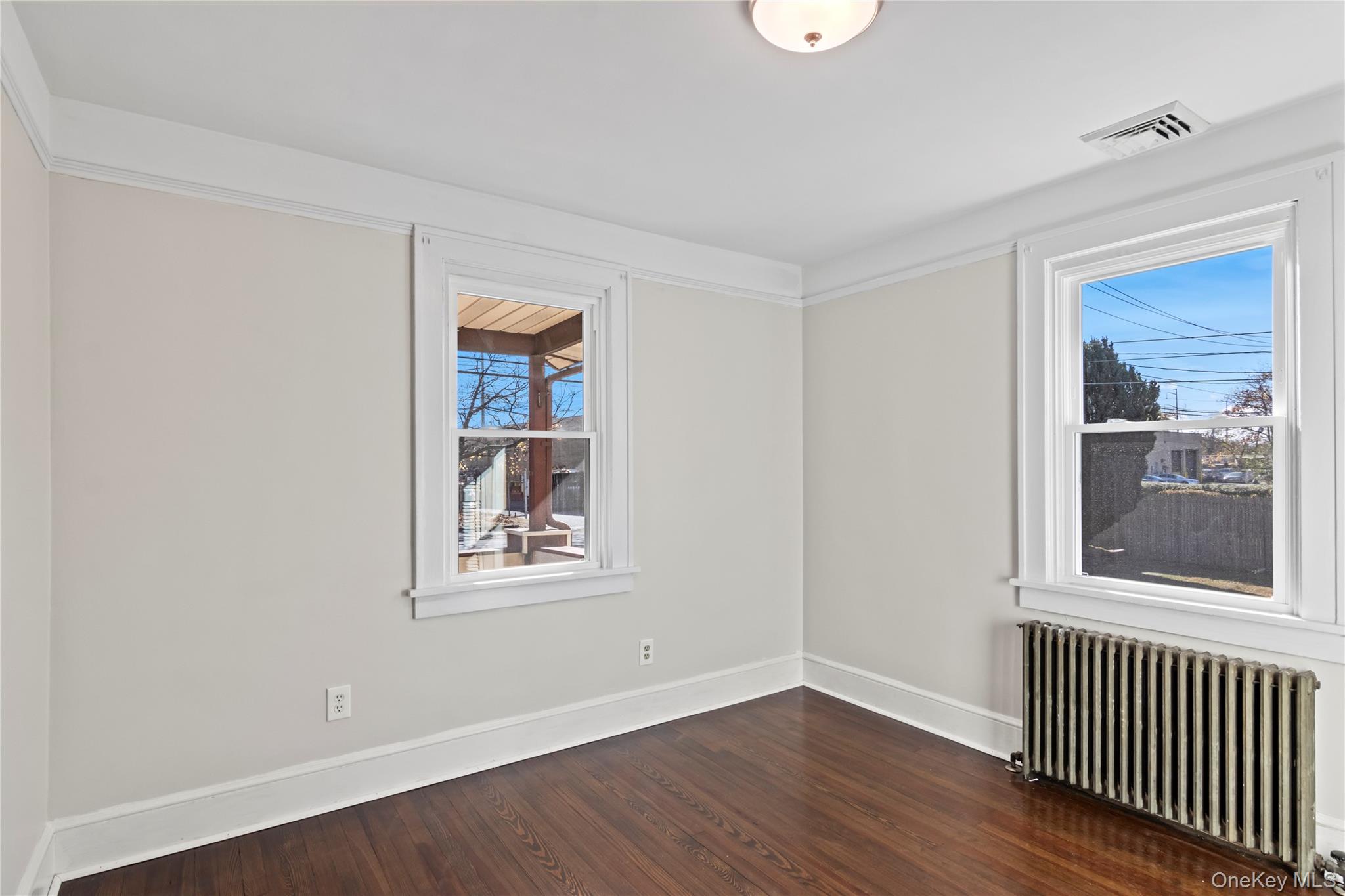 #10 photo, 63 Railroad Street, מחוז סאפוק Huntington Station , NY 11746