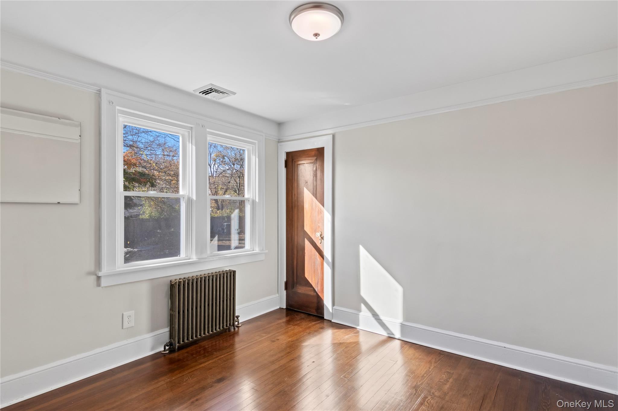 #11 photo, 63 Railroad Street, מחוז סאפוק Huntington Station , NY 11746