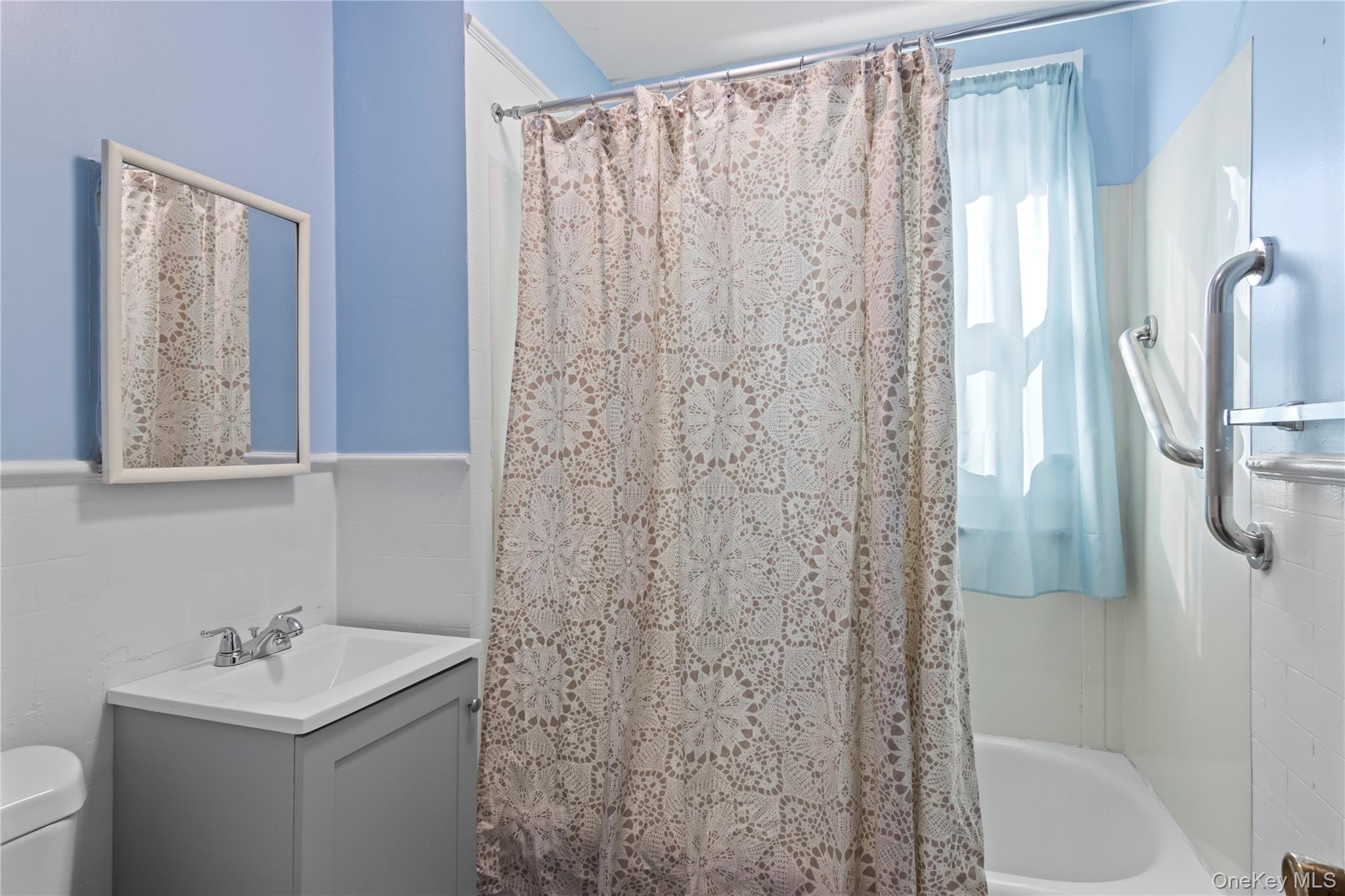 #12 photo, 63 Railroad Street, מחוז סאפוק Huntington Station , NY 11746