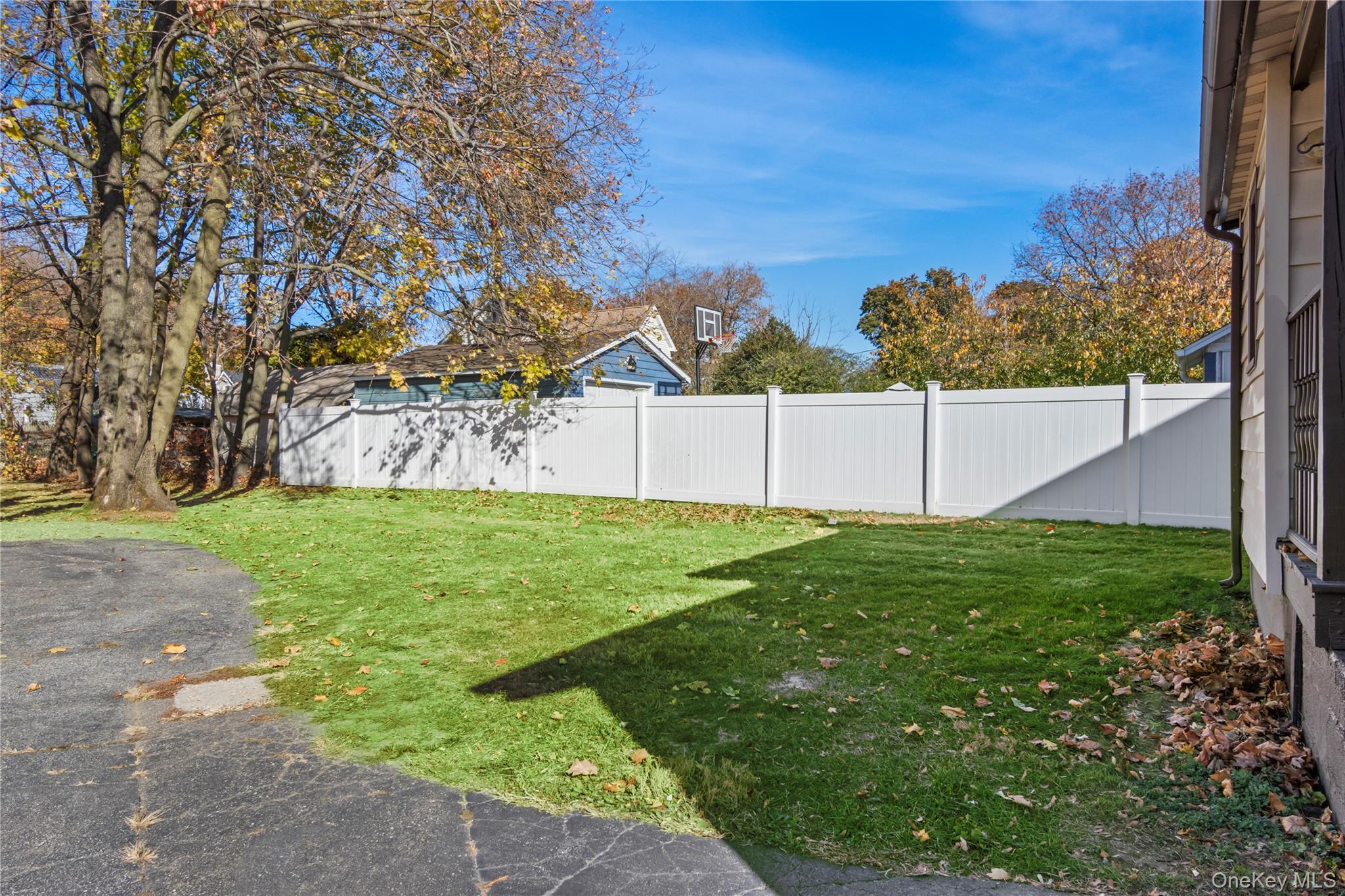 #15 photo, 63 Railroad Street, מחוז סאפוק Huntington Station , NY 11746