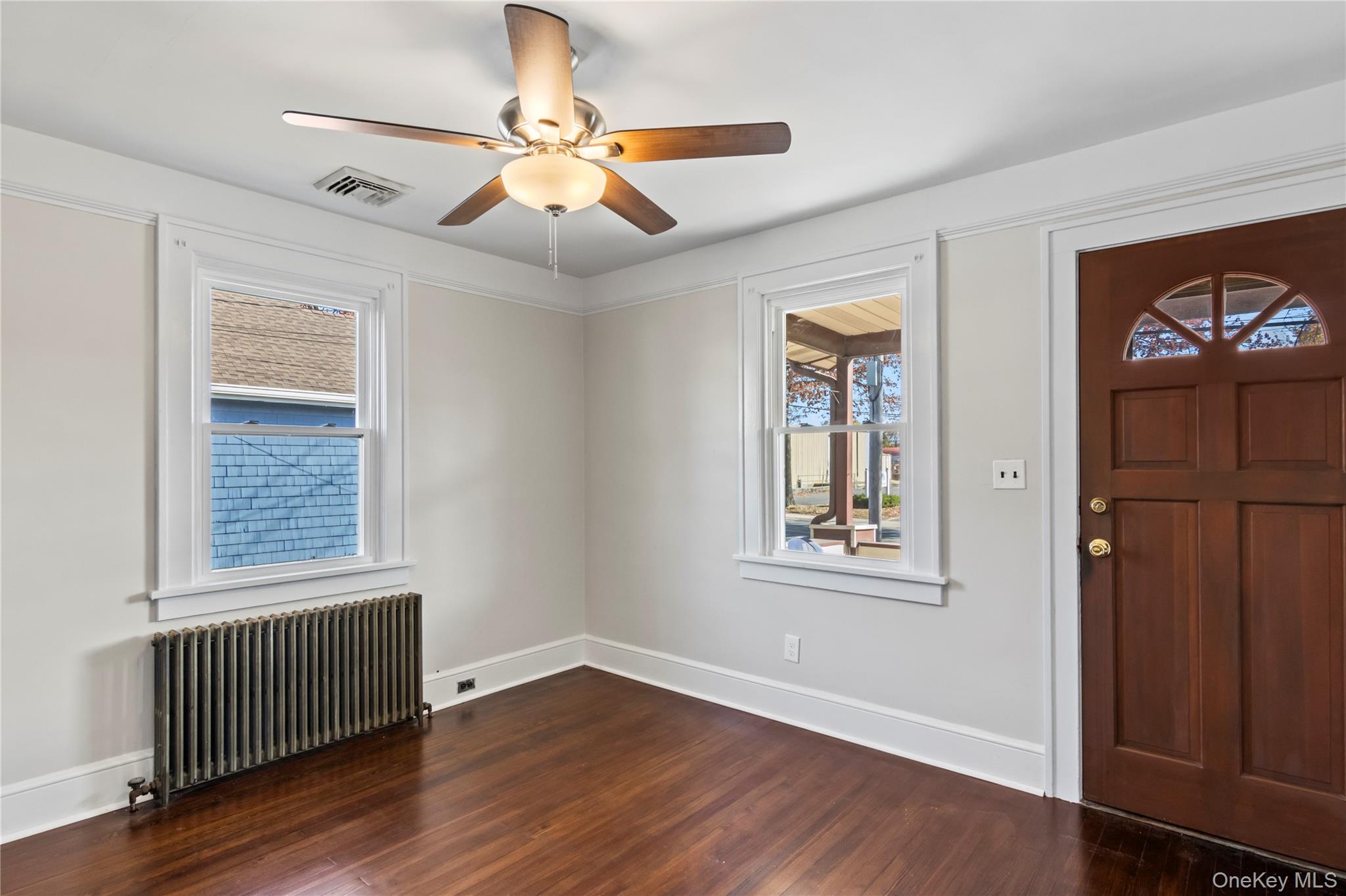 #8 photo, 63 Railroad Street, מחוז סאפוק Huntington Station , NY 11746