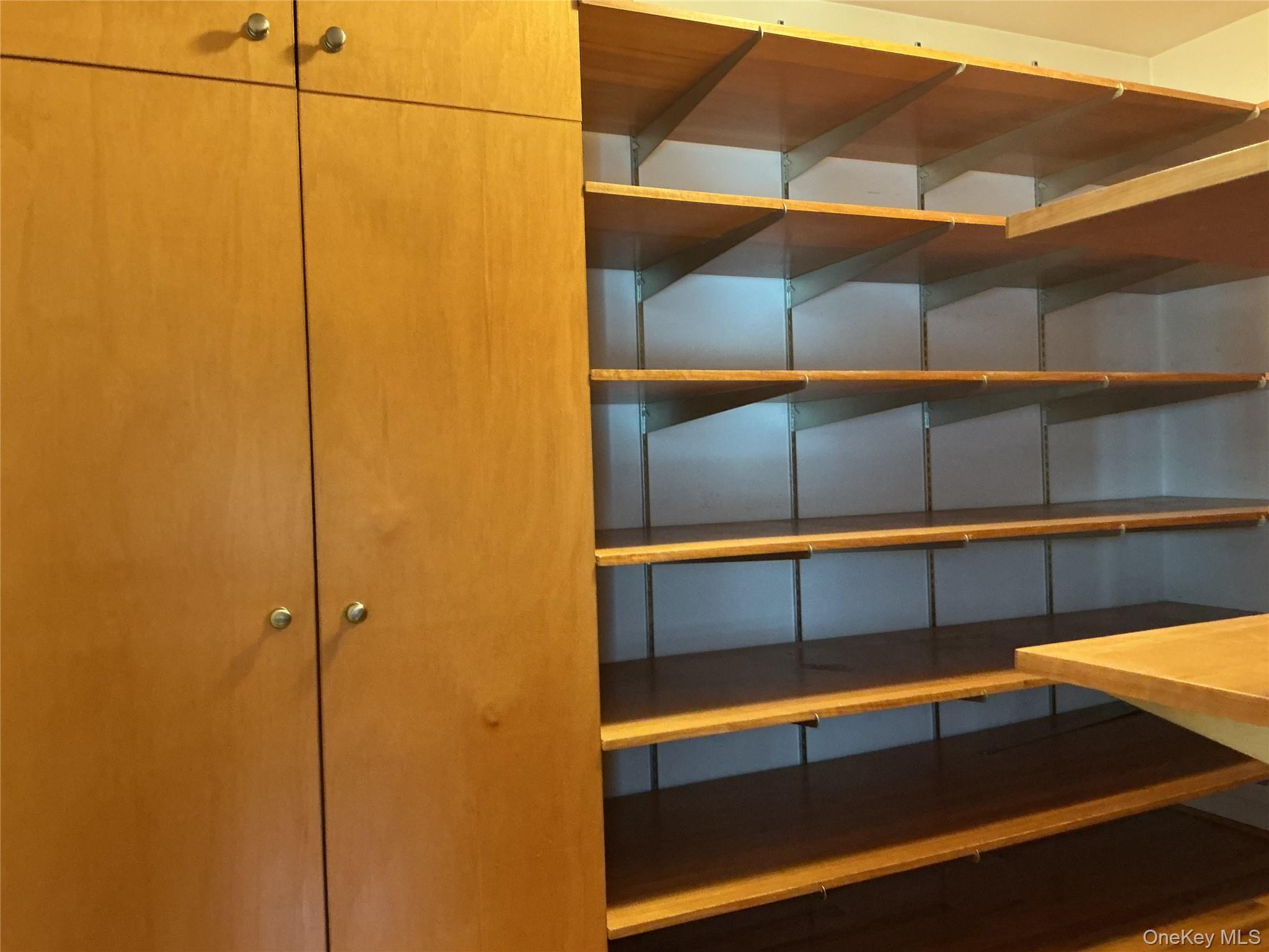 #6 photo, 34 Scholl Drive, מחוז נסאו Farmingdale , NY 11735