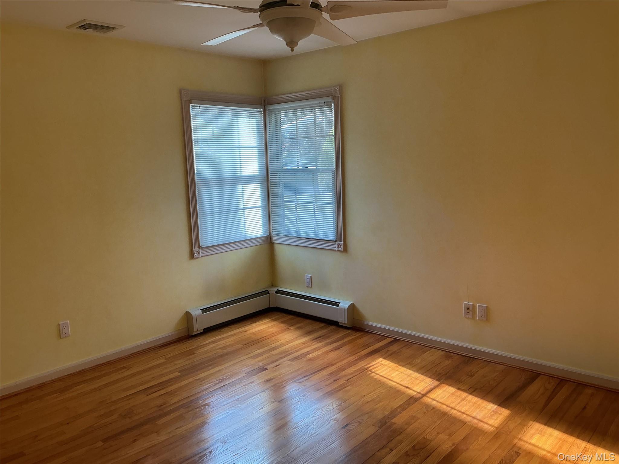 #8 photo, 34 Scholl Drive, מחוז נסאו Farmingdale , NY 11735