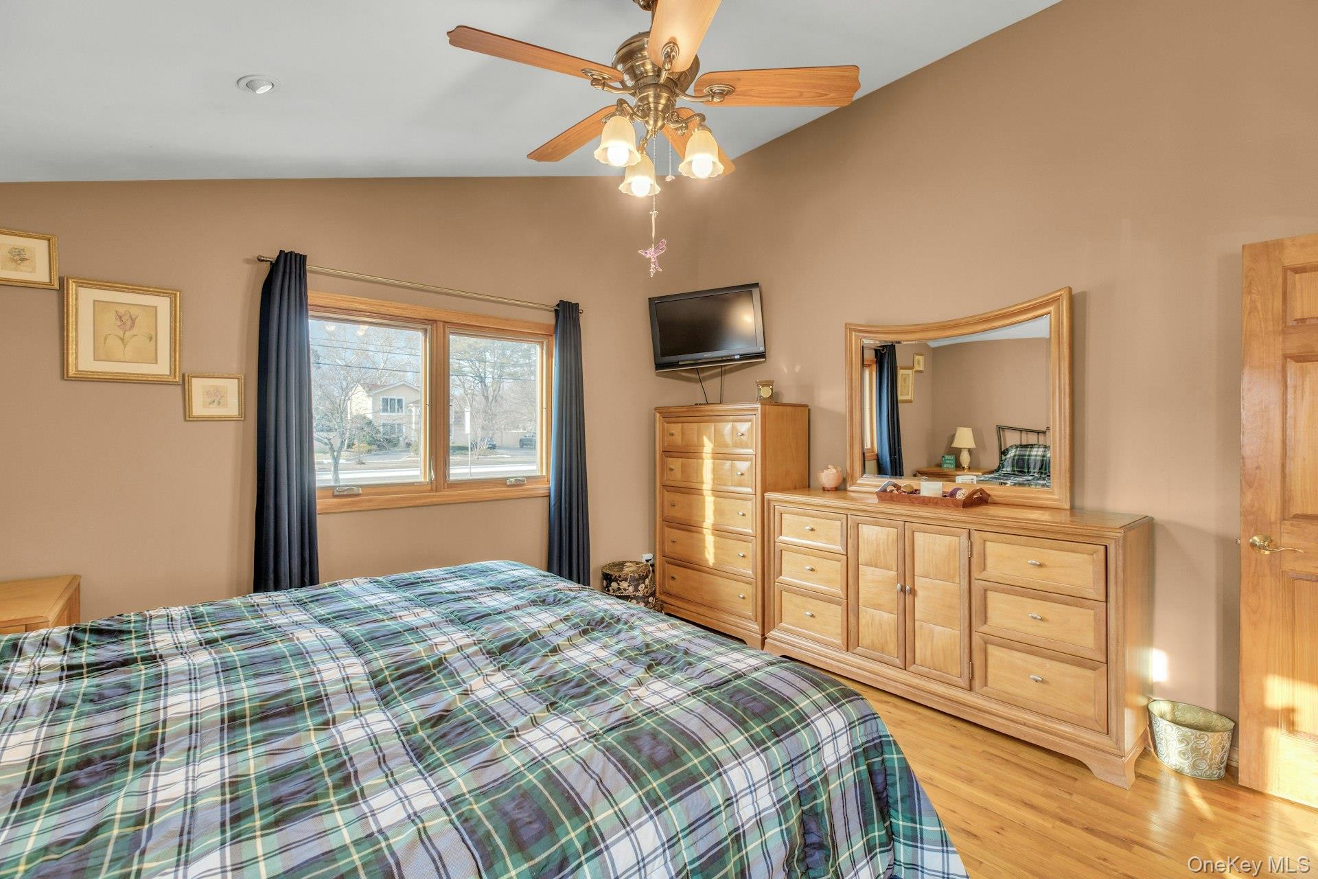 #21 photo, 1044 Commack Road, Dix Hills , NY 11746