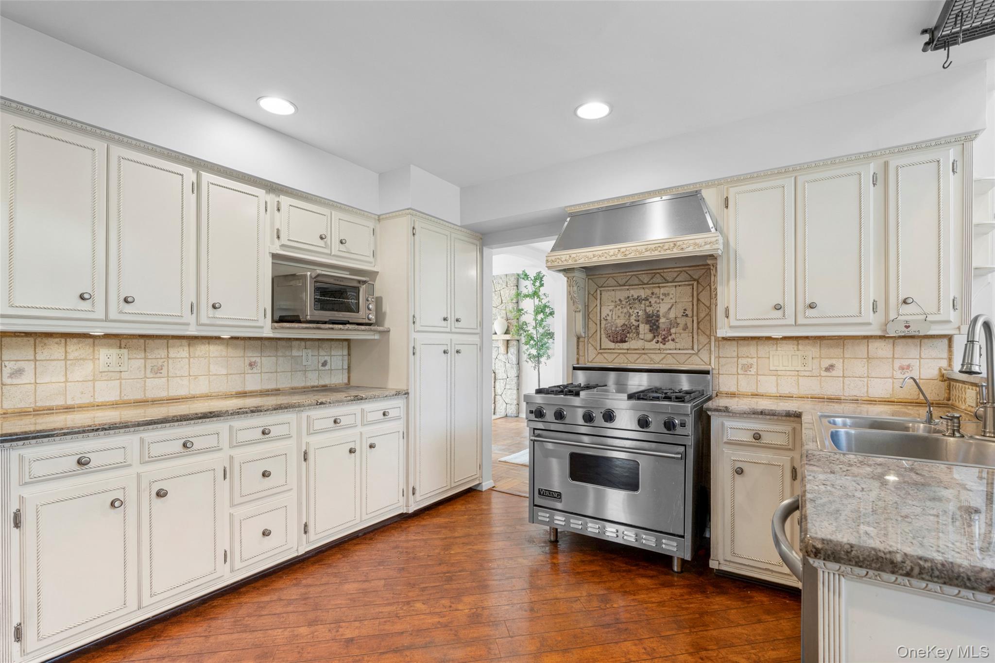 #19 photo, 226 Guion Drive, Mamaroneck , NY 10543