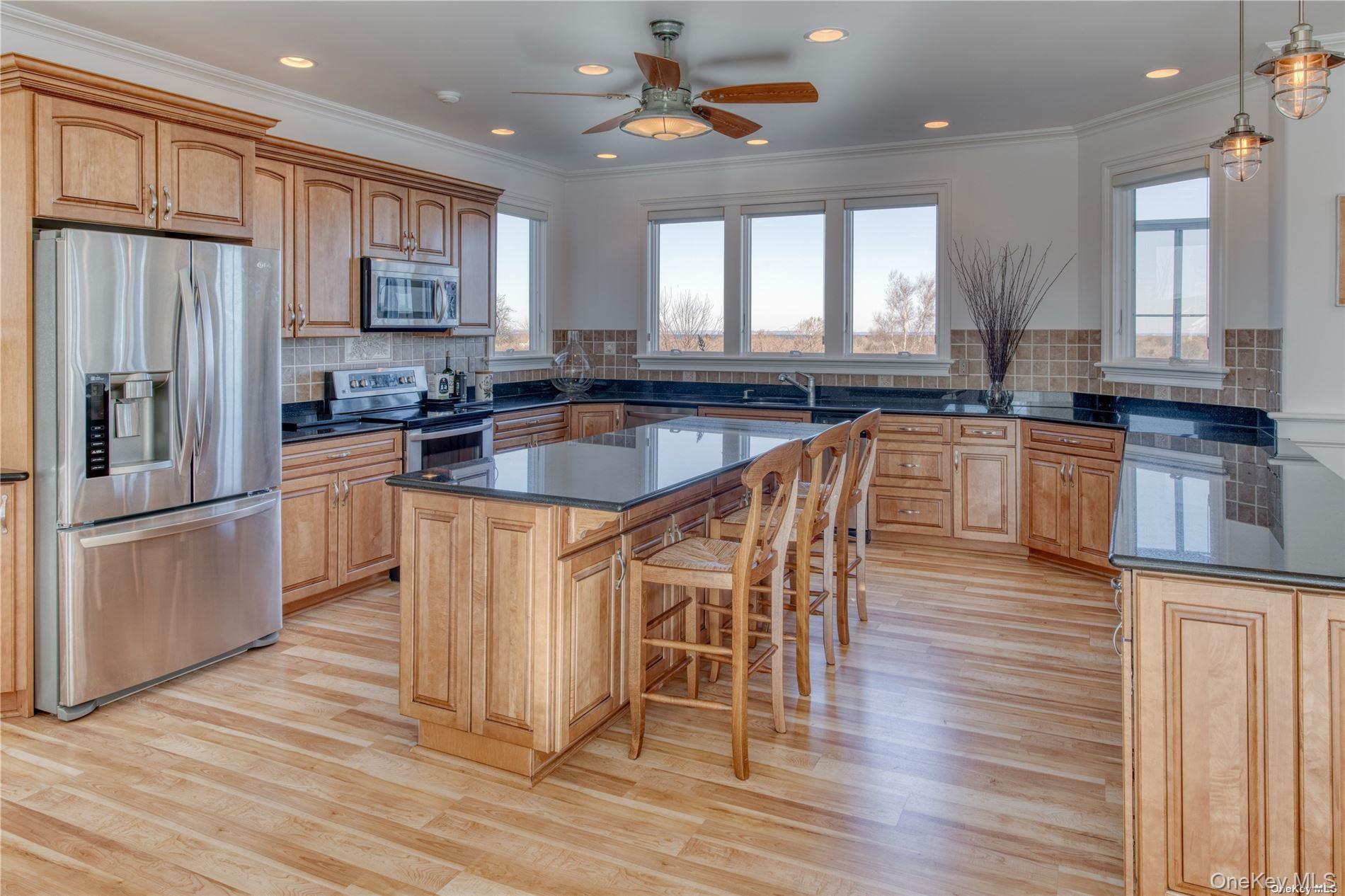 #7 photo, 300 Latham Lane, 東長島 Orient , NY 11957