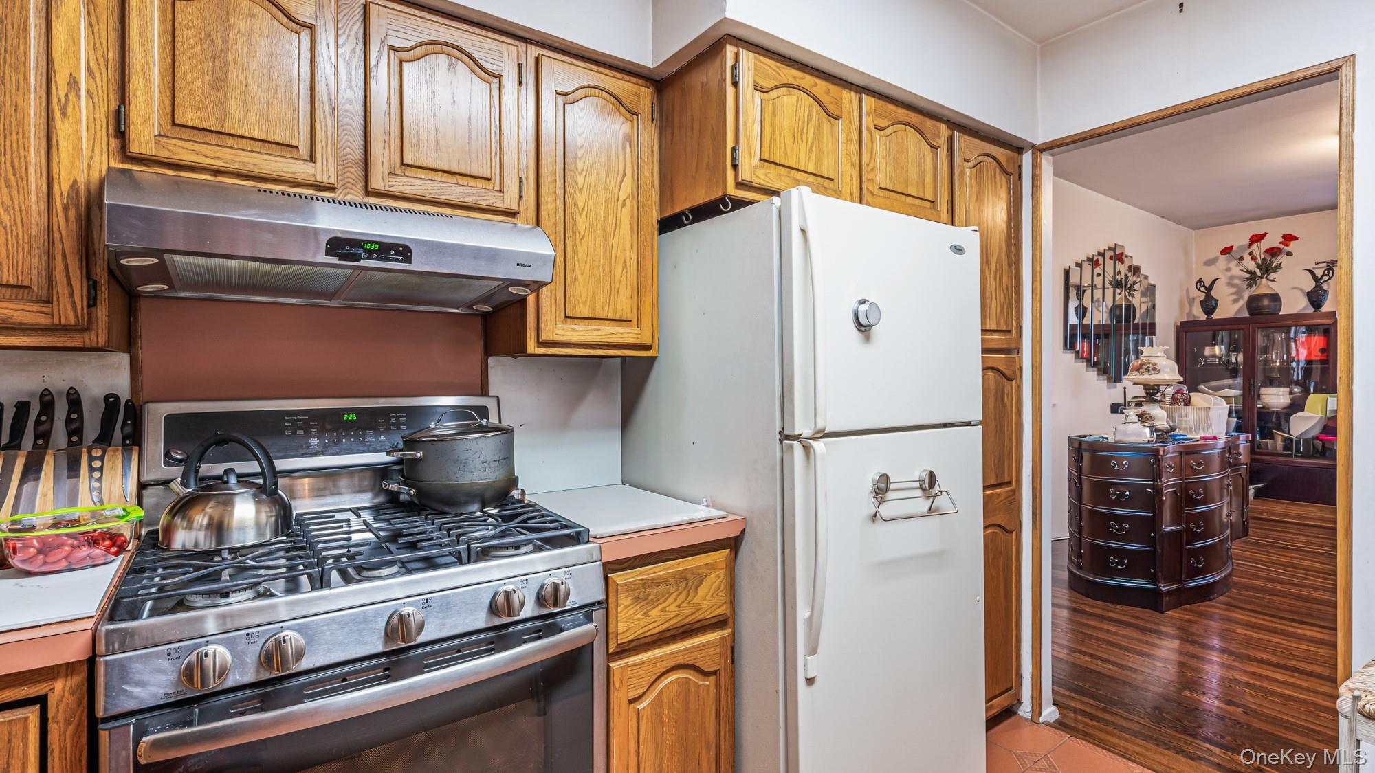 #7 photo, 135-15 63rd Avenue, Flushing , NY 11367