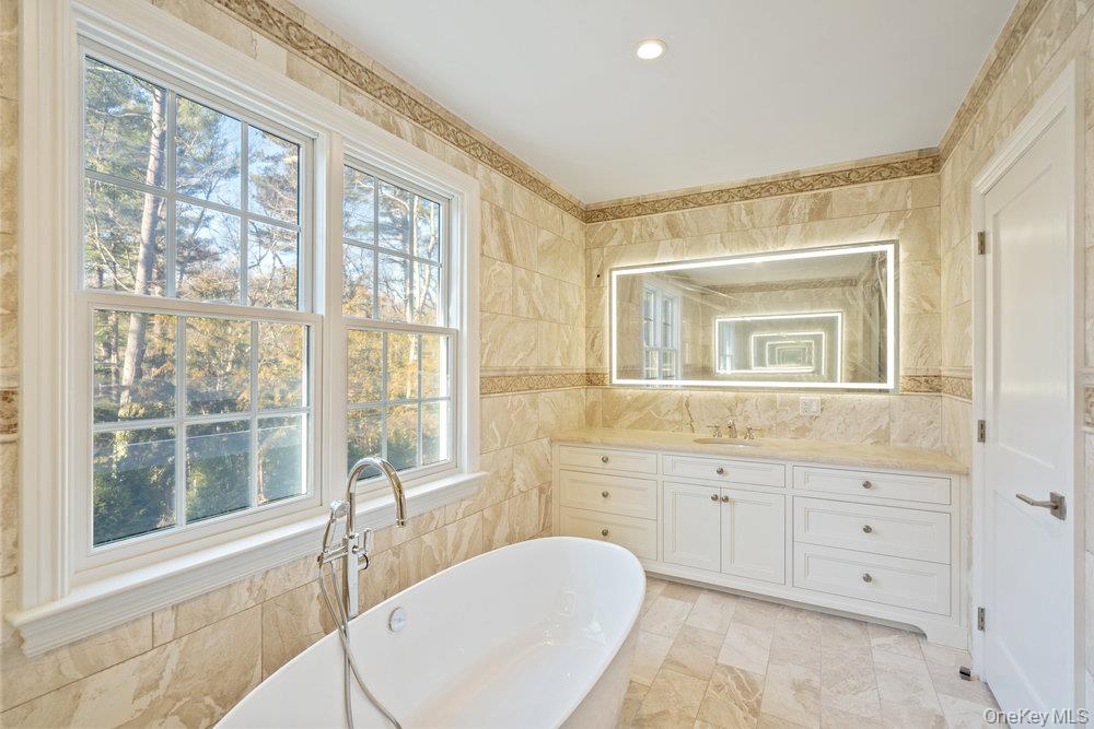 #20 photo, 89 Mill River Road, Upper Brookville , NY 11771