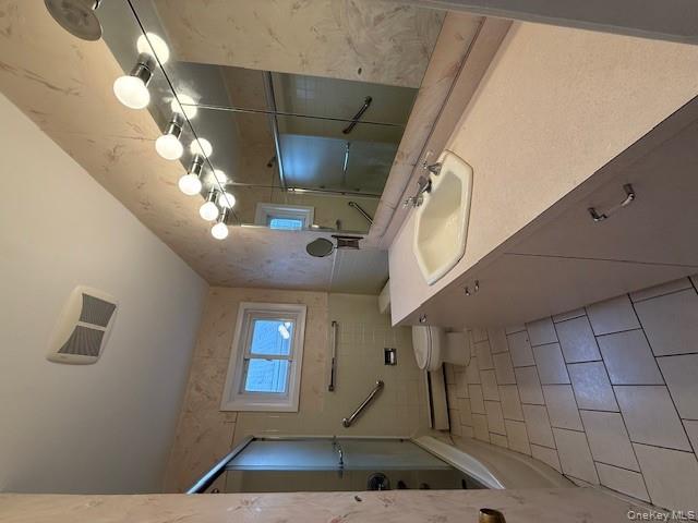 #10 photo, 30 Amherst Road, Valley Stream , NY 11581