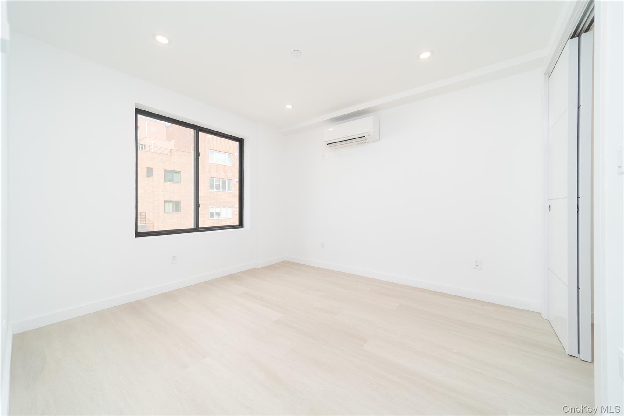 #6 photo, 132-55 41 Road, קווינס Flushing , NY 11355