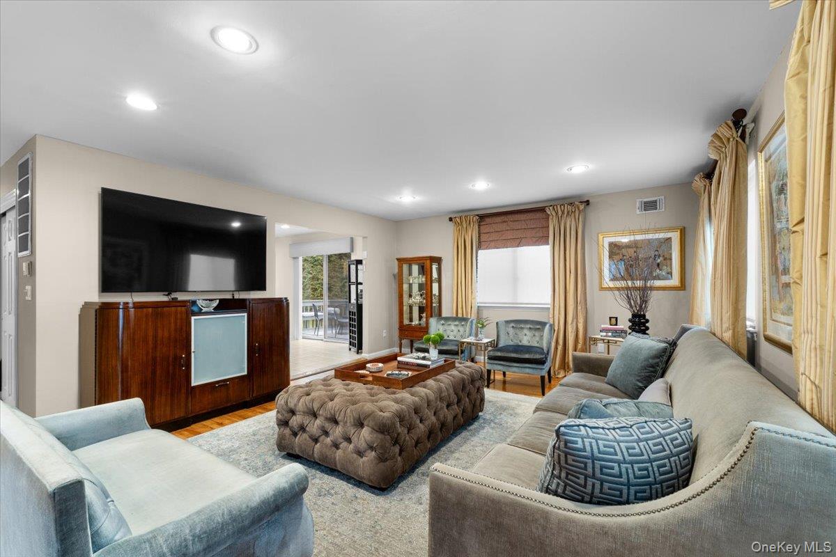 #16 photo, 47 Berkshire Road, Great Neck , NY 11023