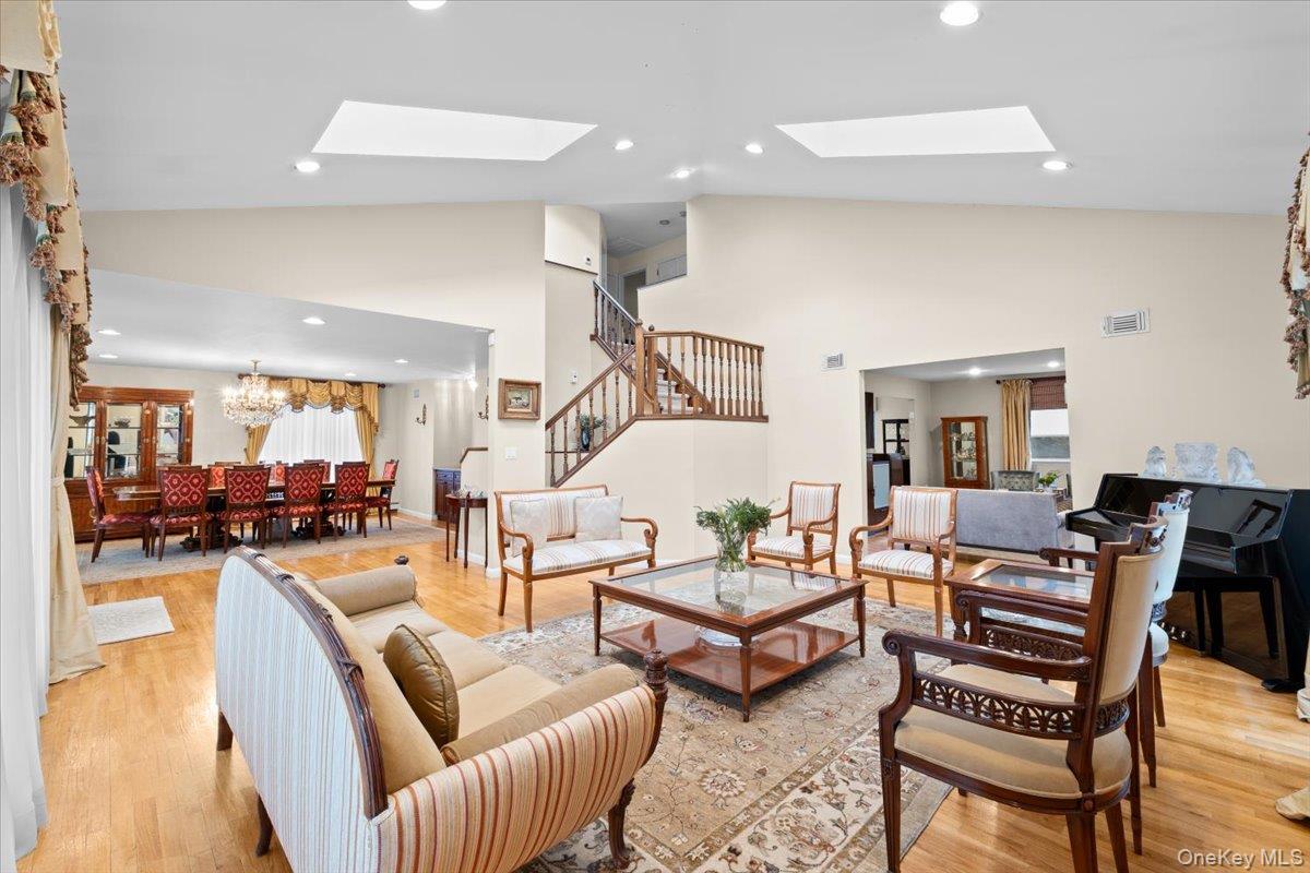 #9 photo, 47 Berkshire Road, Great Neck , NY 11023