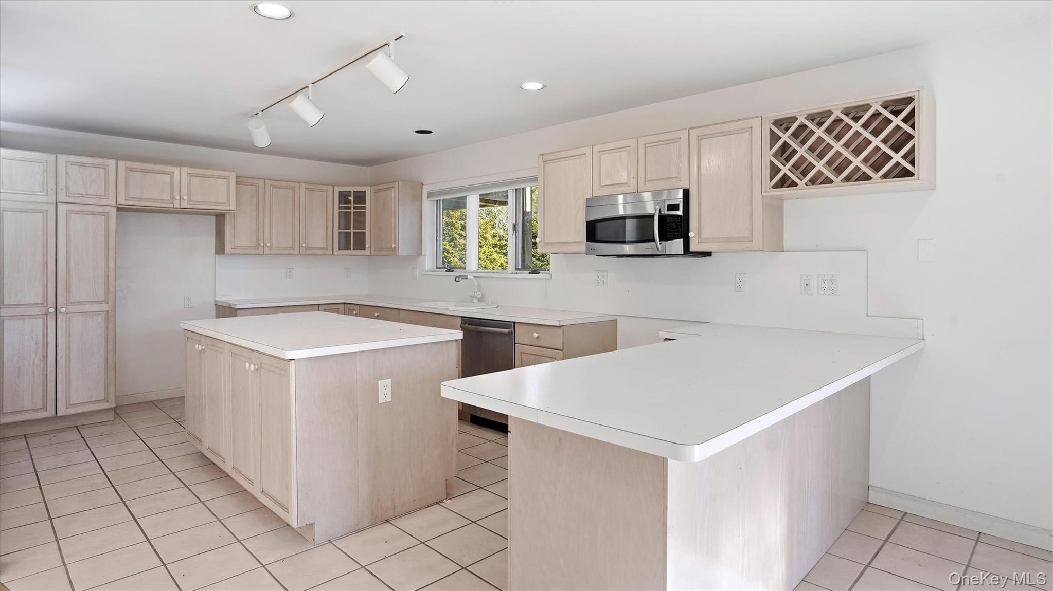 #10 photo, 103 Middle Pond Road, Southampton , NY 11968